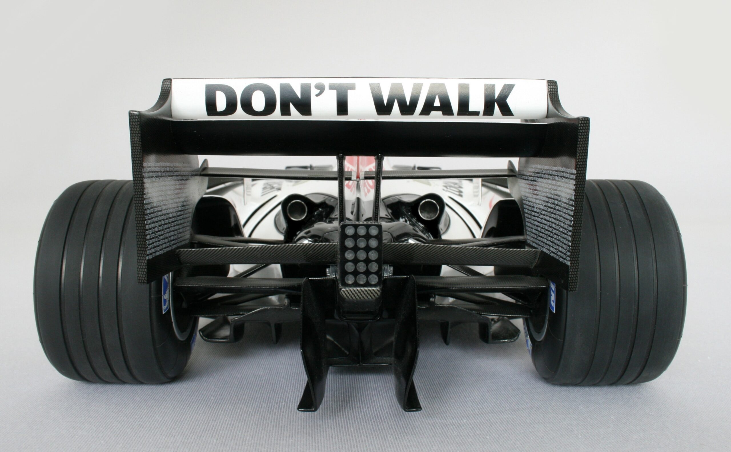 Amalgam Honda RA106 Malaysian Grand Prix 3rd Place - Button - Weiß | 1:8 - Image 4
