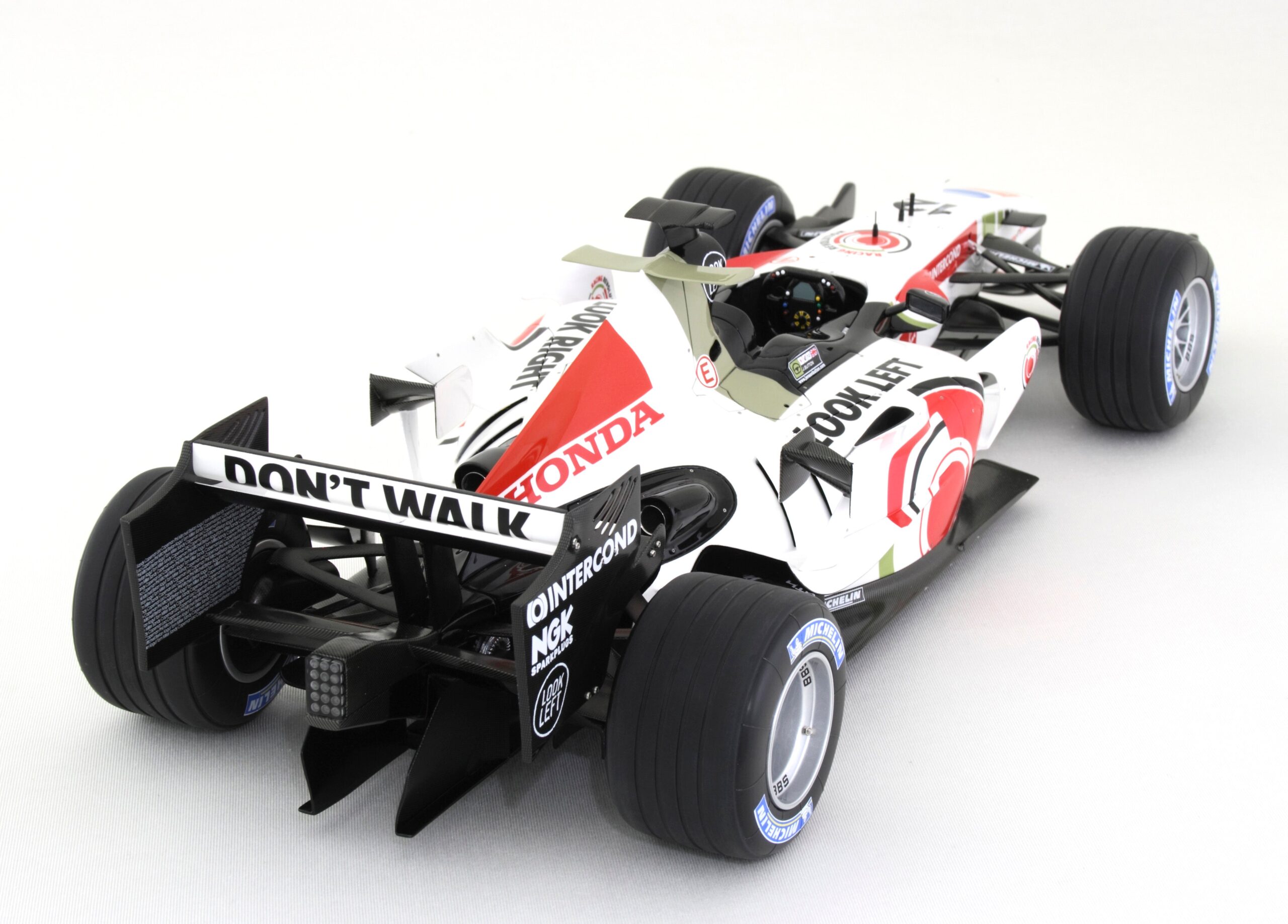 Amalgam Honda RA106 Malaysian Grand Prix 3rd Place - Button - Weiß | 1:8 - Image 7