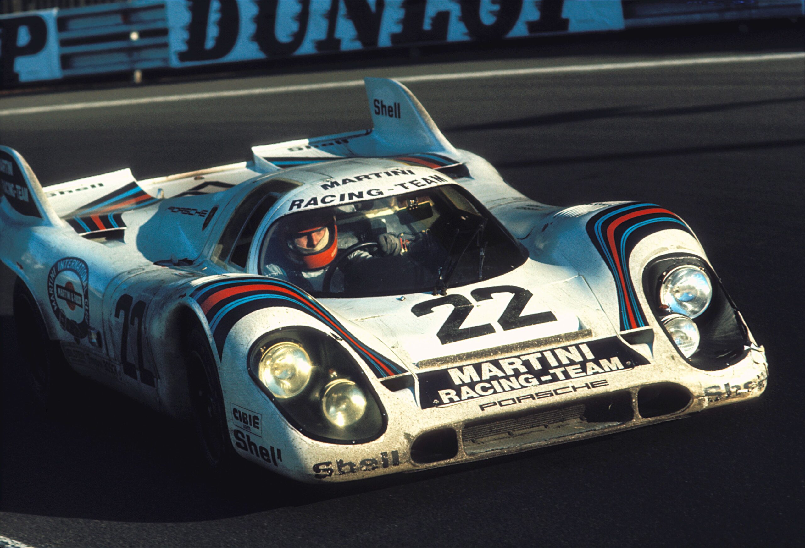 Amalgam Porsche 917 KH 1971 Le Mans Winner Martini Livery Race Weathered - Weiß | 1:18 - Image 4