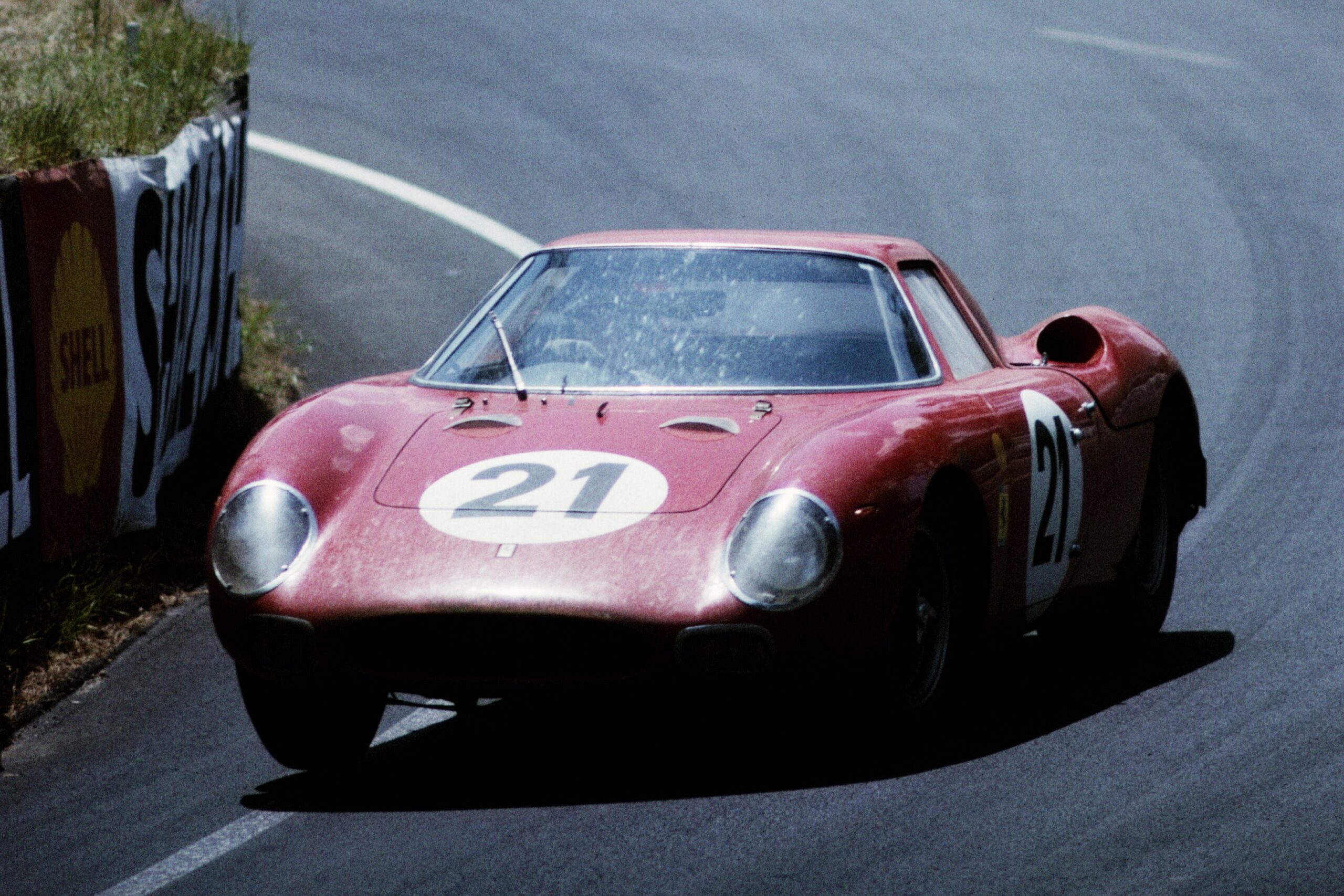 Amalgam Ferrari 250 LM 1965 Le Mans Winner Race Weathered - Rot | 1:8 – Bild 4