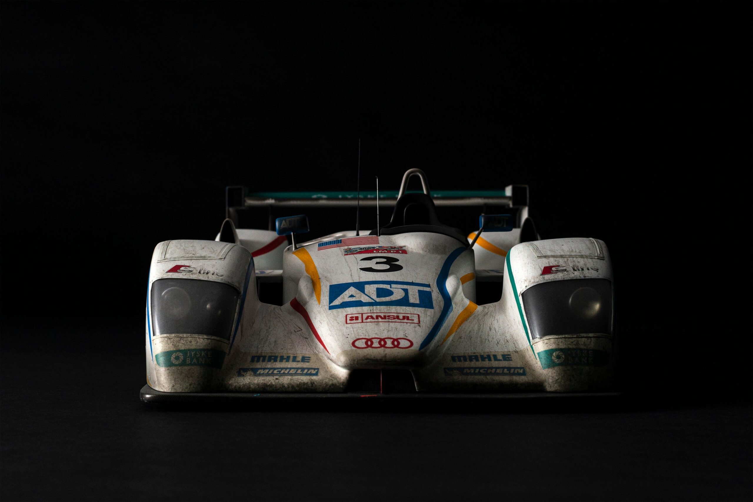 Amalgam Audi R8 2005 Le Mans Sieger #3 Race Weathered | 1:8 – Bild 7