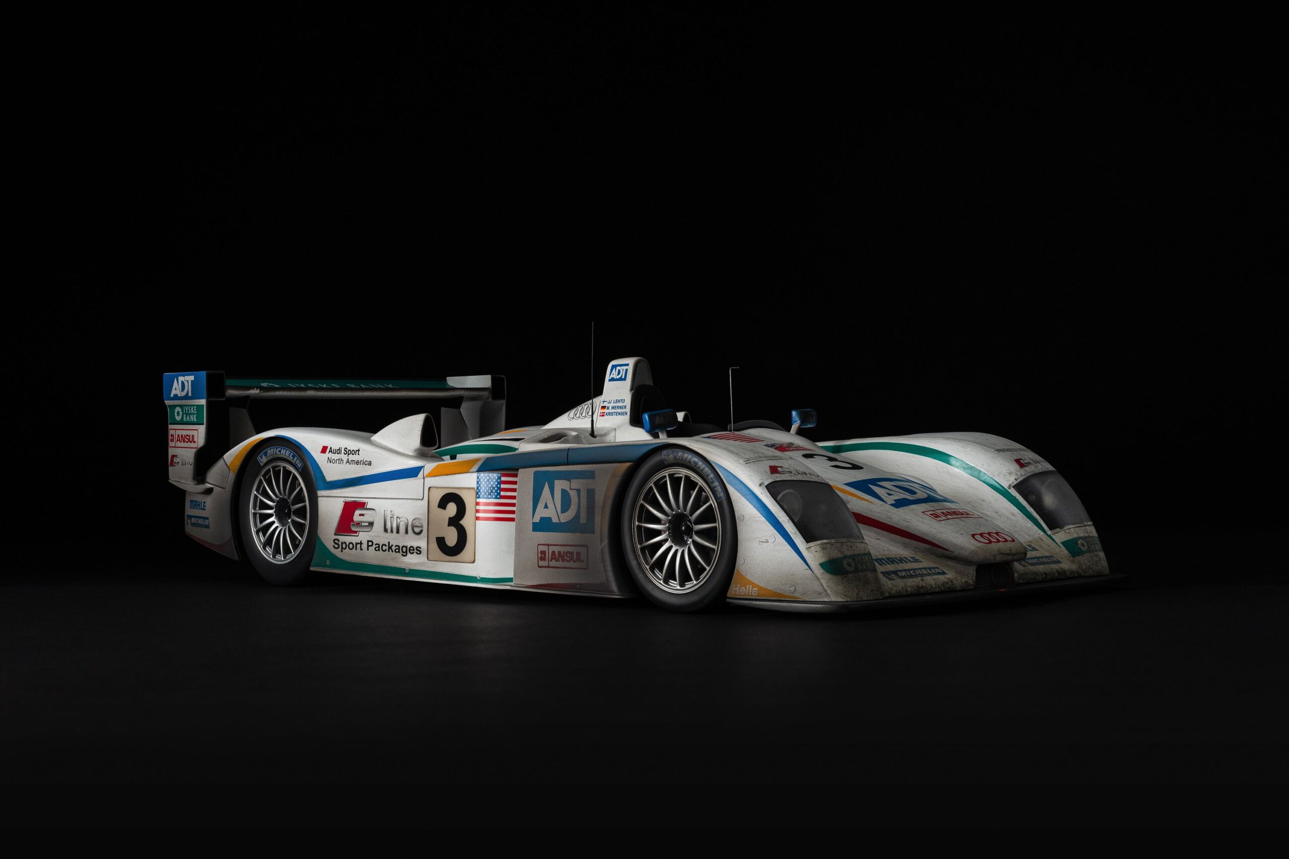 Amalgam Audi R8 2005 Le Mans Sieger #3 Race Weathered | 1:8