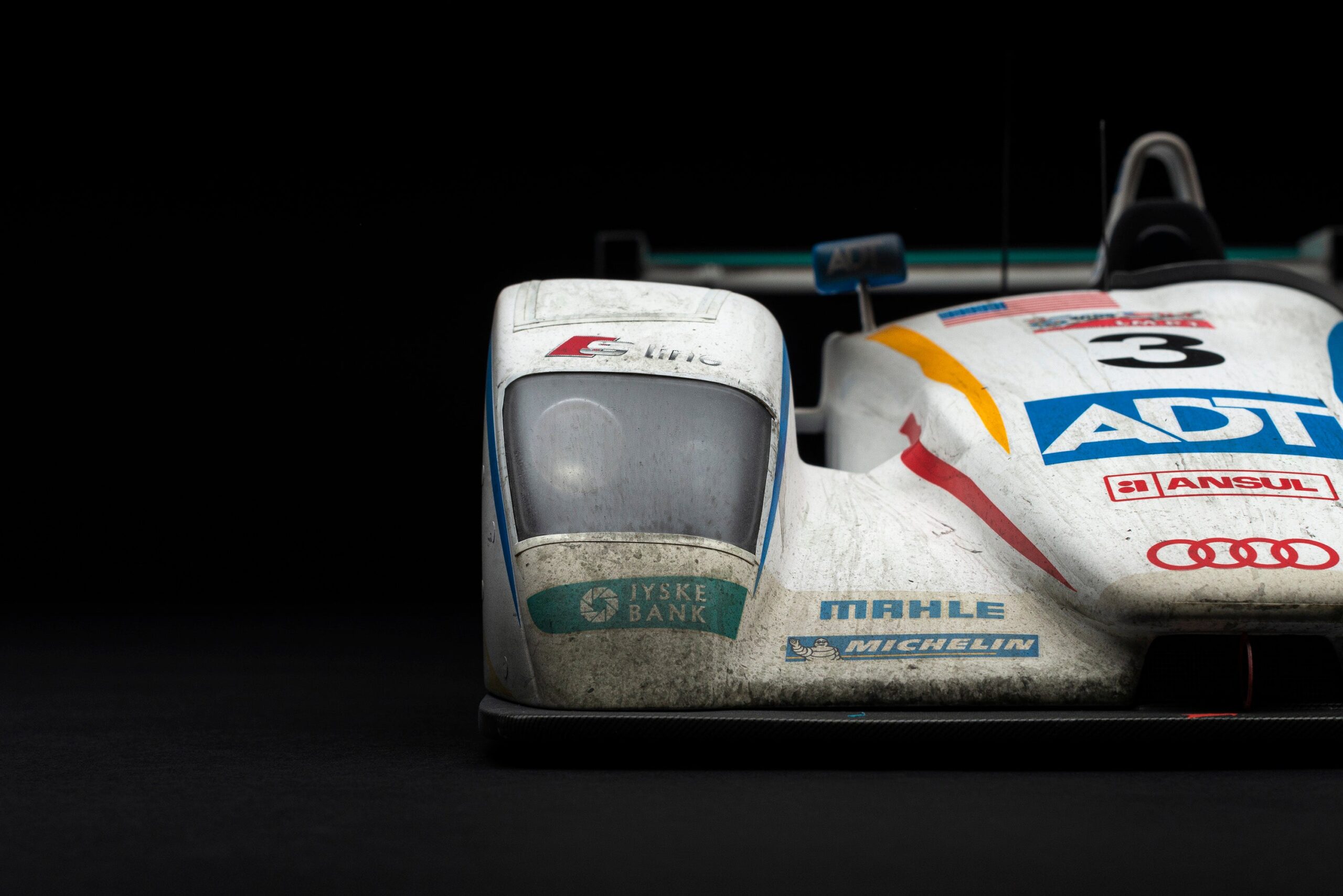 Amalgam Audi R8 2005 Le Mans Sieger #3 Race Weathered | 1:8 – Bild 9