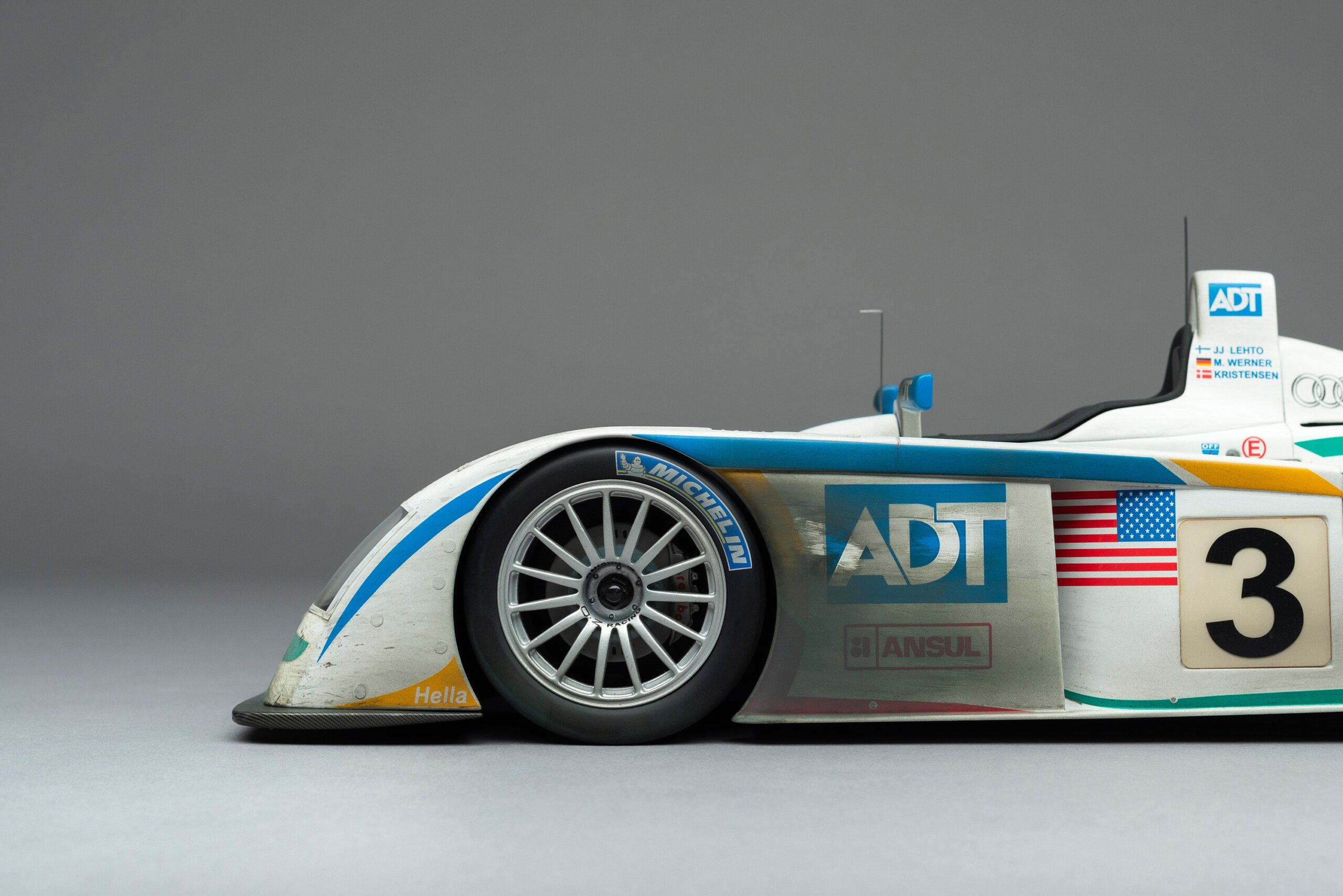 Amalgam Audi R8 2005 Le Mans Sieger #3 Race Weathered | 1:8 – Bild 13