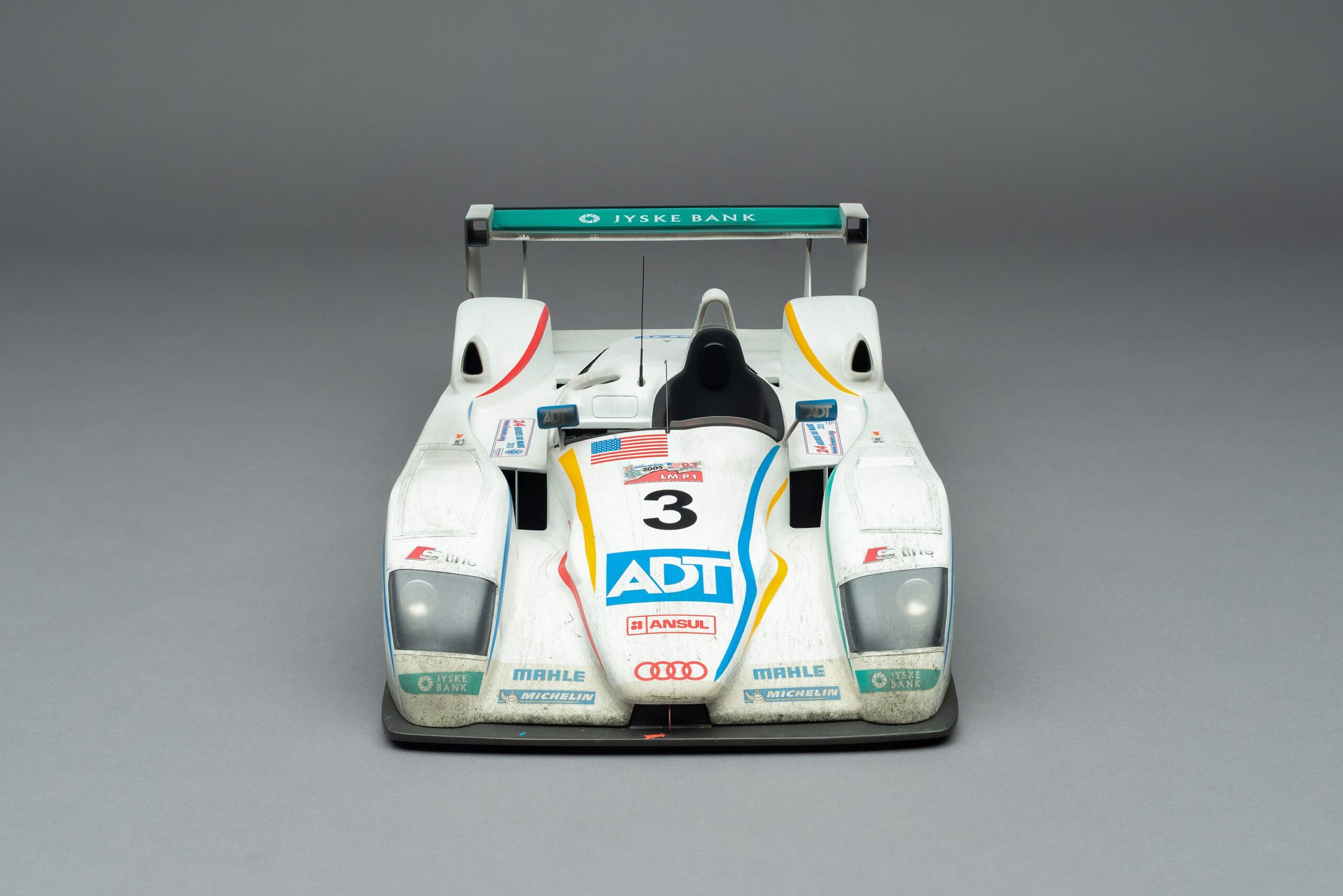 Amalgam Audi R8 2005 Le Mans Sieger #3 Race Weathered | 1:8 – Bild 14