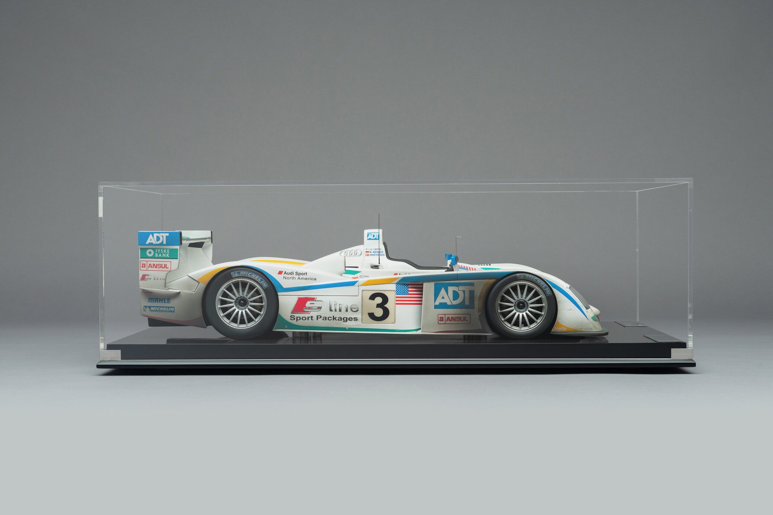 Amalgam Audi R8 2005 Le Mans Sieger #3 Race Weathered | 1:8 – Bild 15