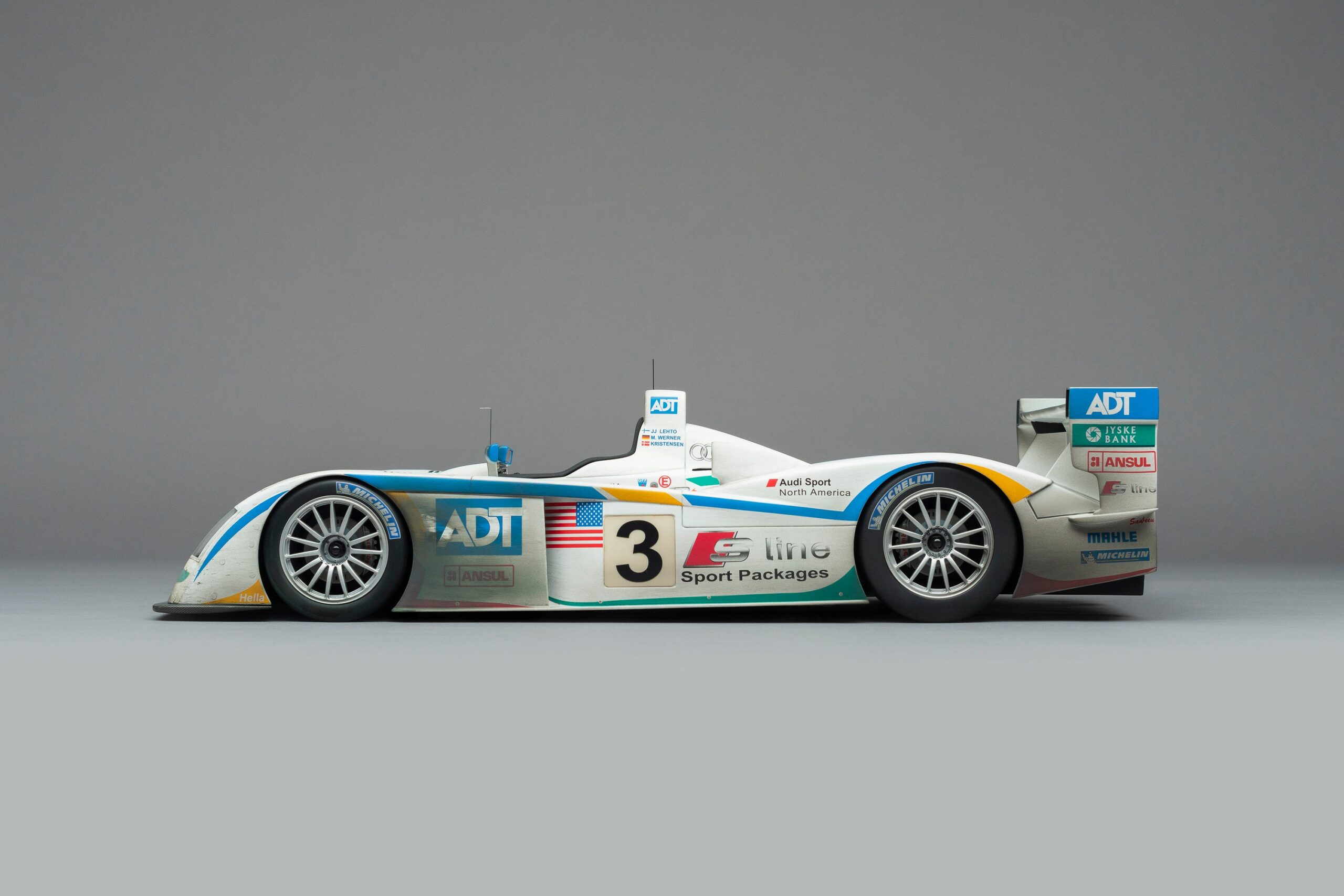 Amalgam Audi R8 2005 Le Mans Sieger #3 Race Weathered | 1:8 – Bild 17