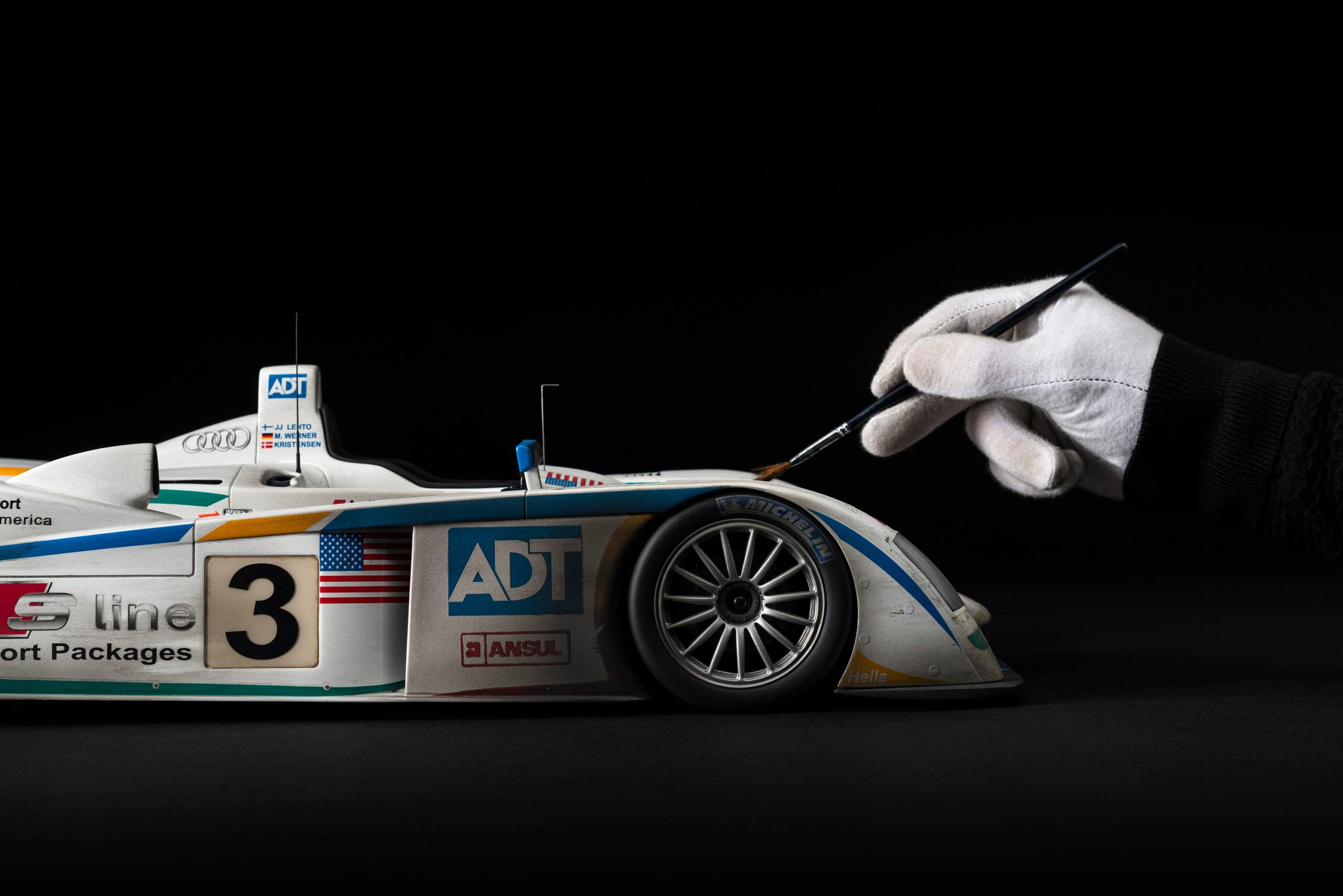 Amalgam Audi R8 2005 Le Mans Sieger #3 Race Weathered | 1:8 – Bild 3