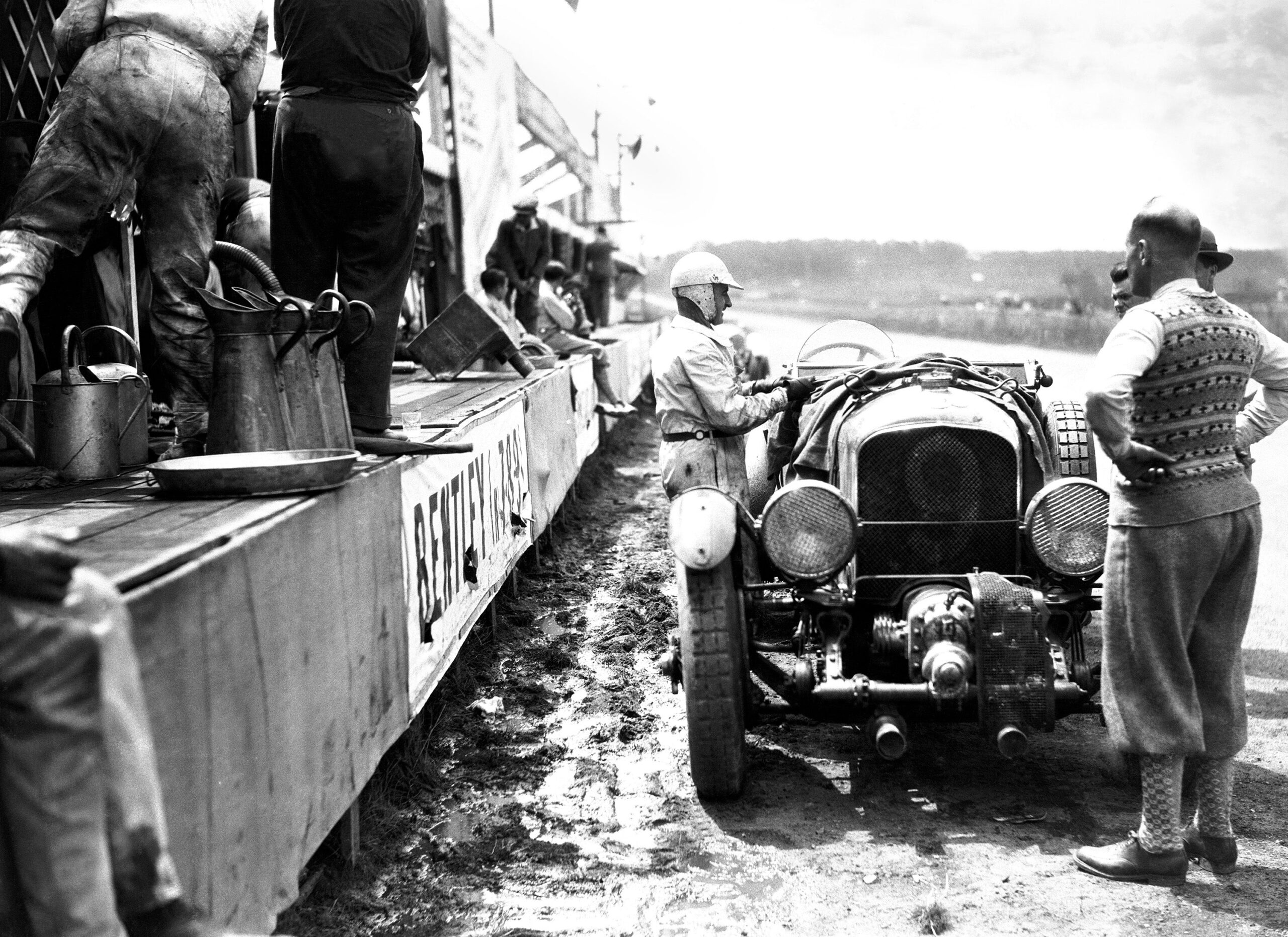 Amalgam Bentley Blower 1930 Le Mans Birkin & Chassagne Race Weathered - Grün | 1:8 – Bild 5