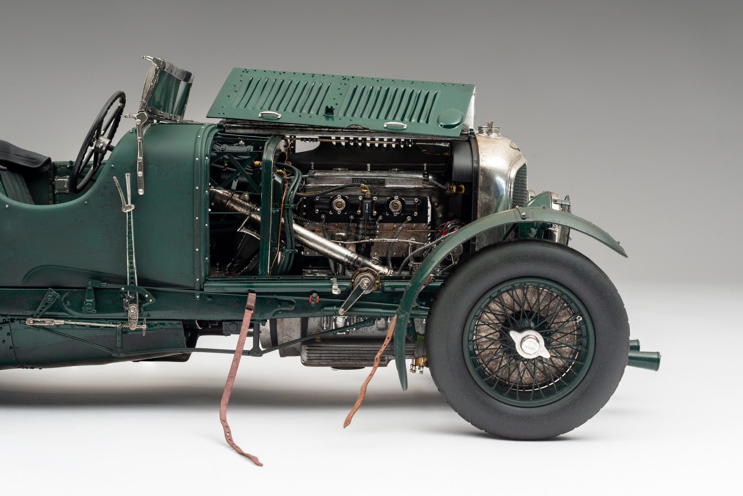 Amalgam Bentley Blower 1930 Le Mans Birkin & Chassagne Race Weathered - Grün | 1:8 – Bild 17