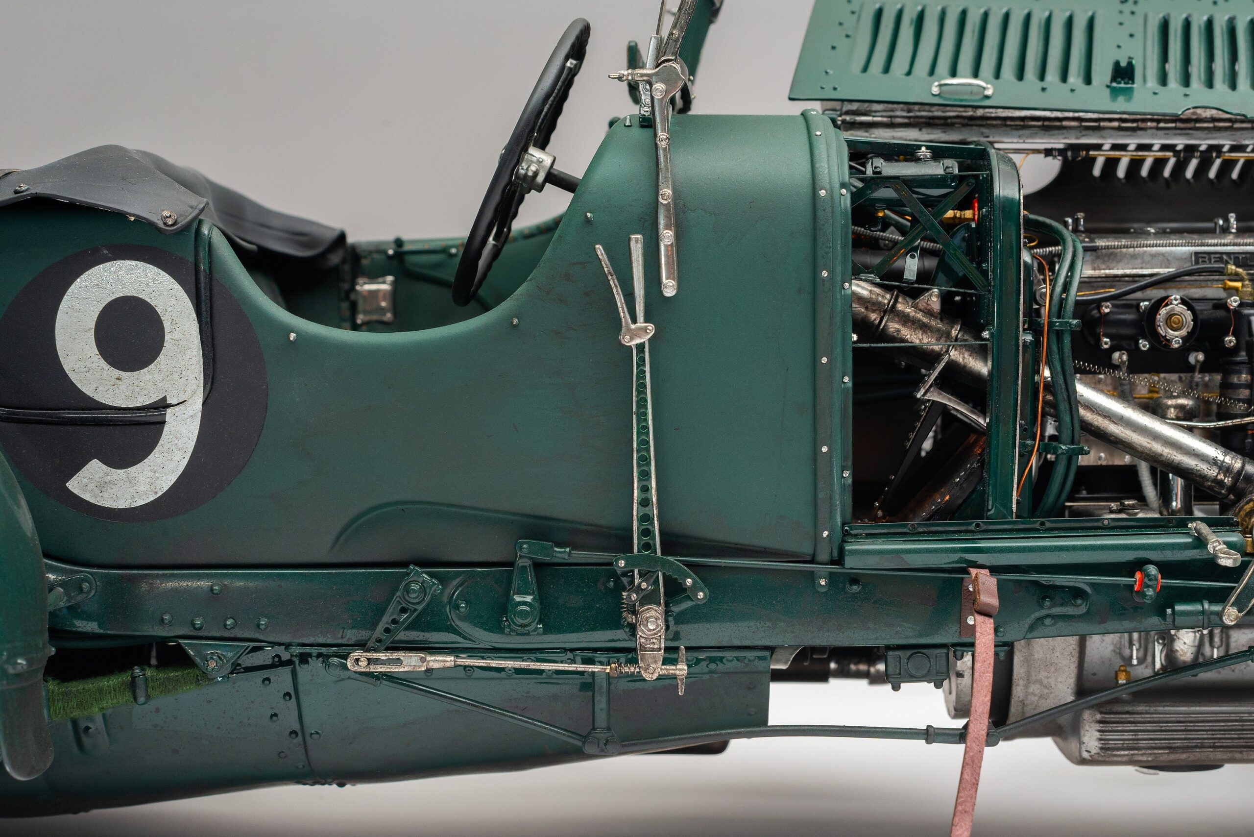 Amalgam Bentley Blower 1930 Le Mans Birkin & Chassagne Race Weathered - Grün | 1:8 – Bild 18
