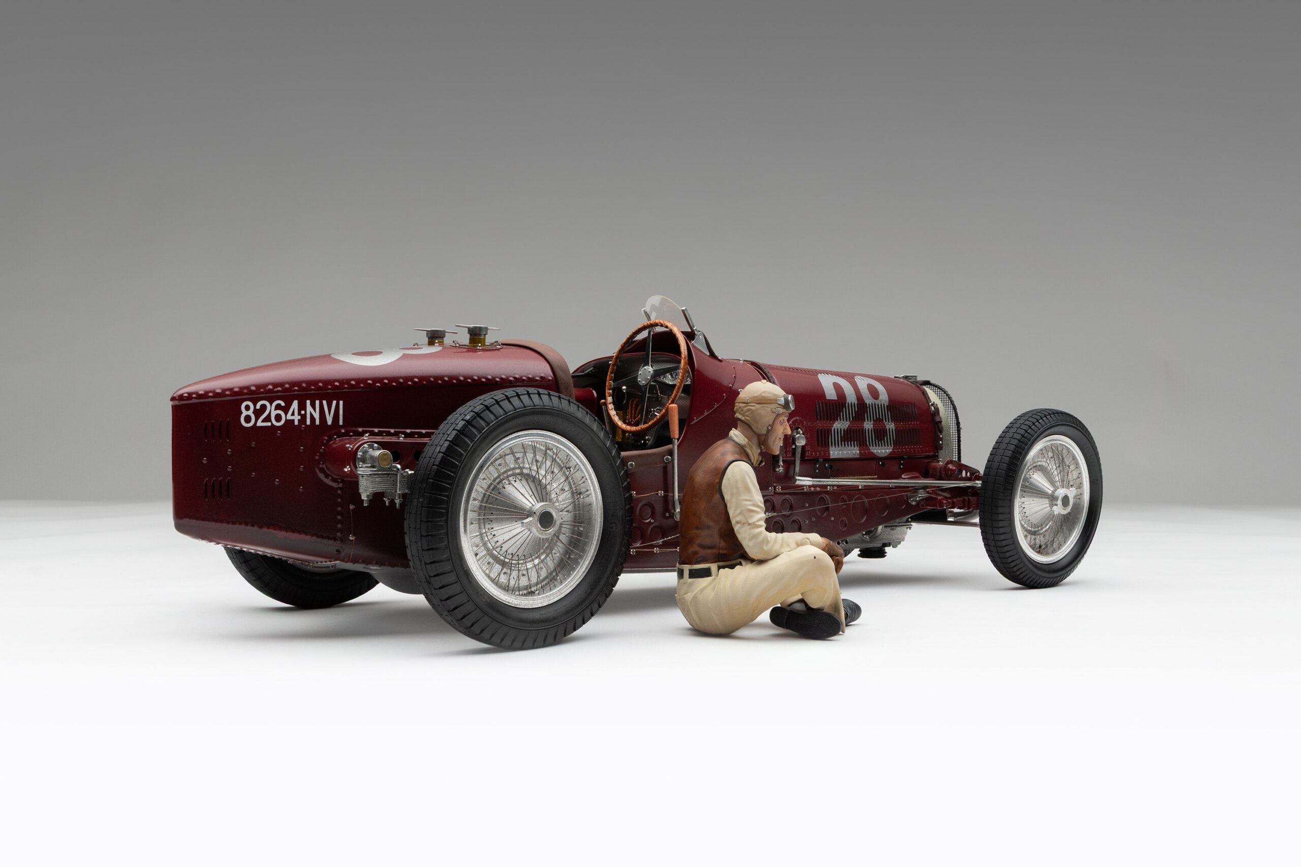 Amalgam Bugatti Type 59 1934 Monaco Grand Prix - Tazio Nuvolari Figure Edition - Rot | 1:8 - Image 10