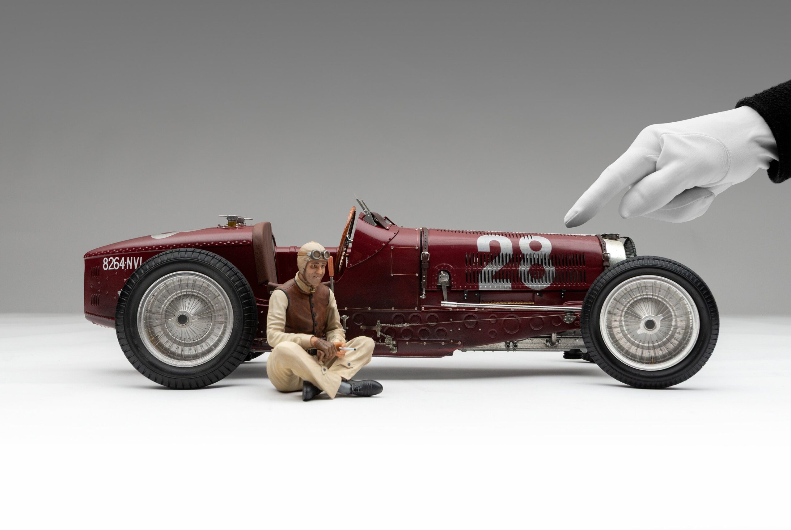 Amalgam Bugatti Type 59 1934 Monaco Grand Prix - Tazio Nuvolari Figure Edition - Rot | 1:8 - Image 4
