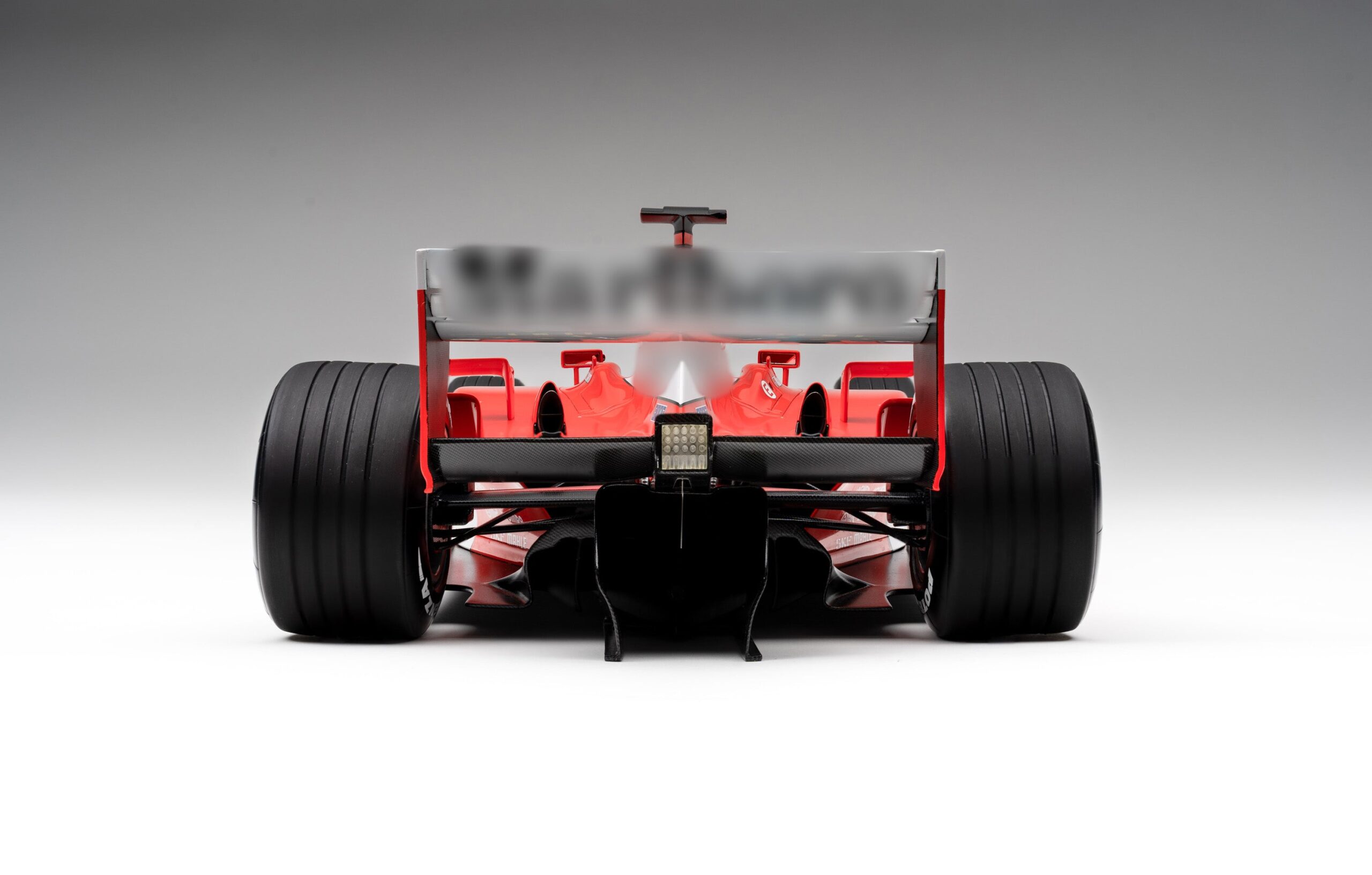 Amalgam Ferrari F2002 2002 Canadian Grand Prix - Rot | 1:8 – Bild 7