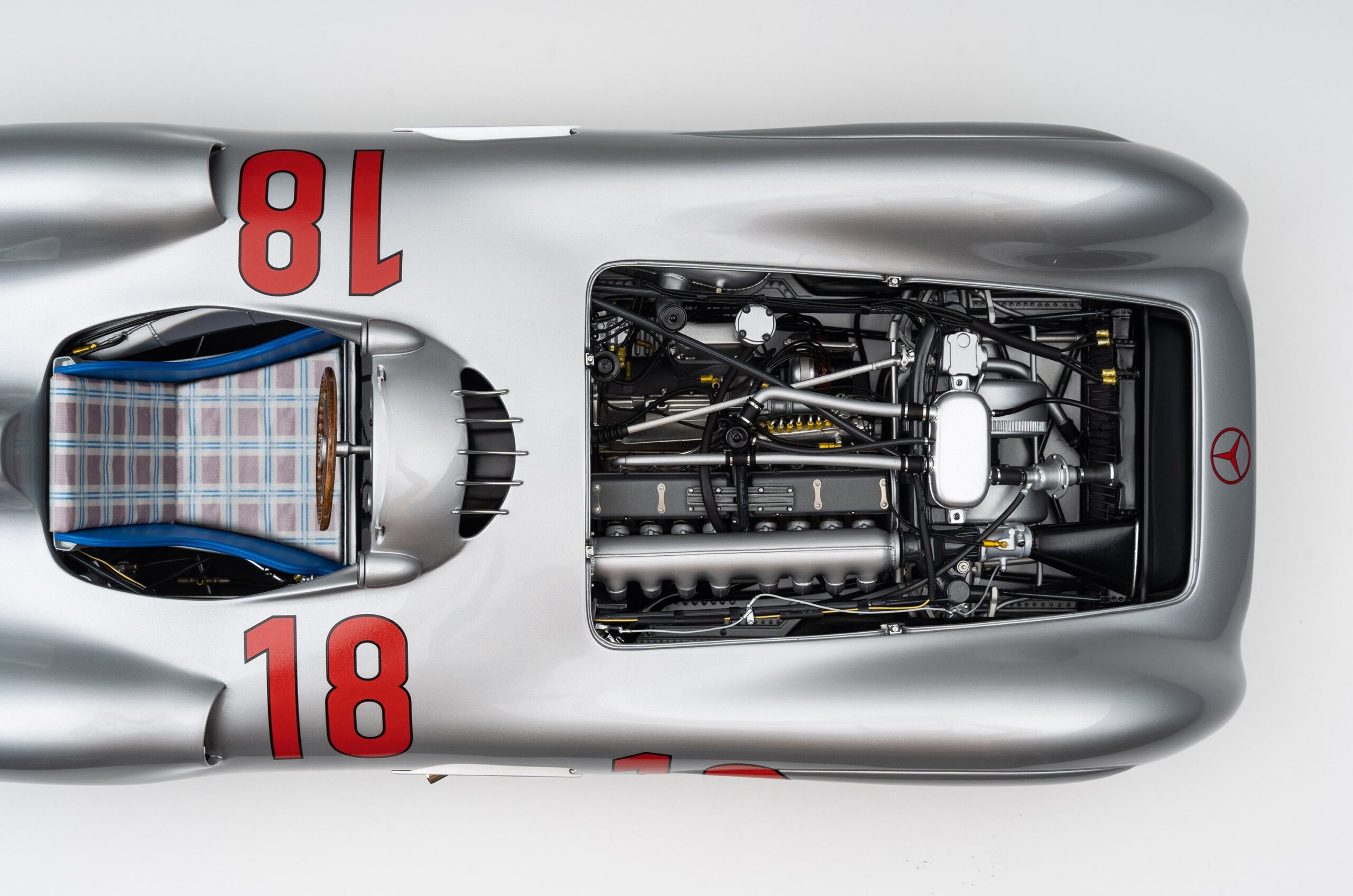 Amalgam Mercedes-Benz W196 Streamliner 1954 French Grand Prix Winner - Silber | 1:8 - Image 9