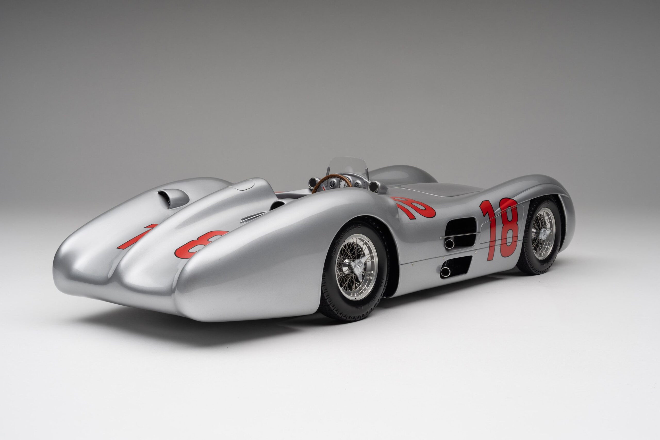 Amalgam Mercedes-Benz W196 Streamliner 1954 French Grand Prix Winner - Silber | 1:8 - Image 12