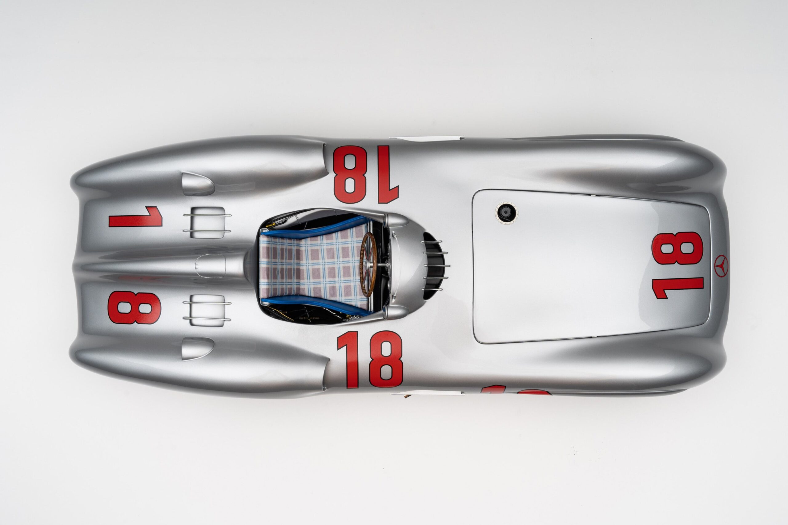 Amalgam Mercedes-Benz W196 Streamliner 1954 French Grand Prix Winner - Silber | 1:8 - Image 15