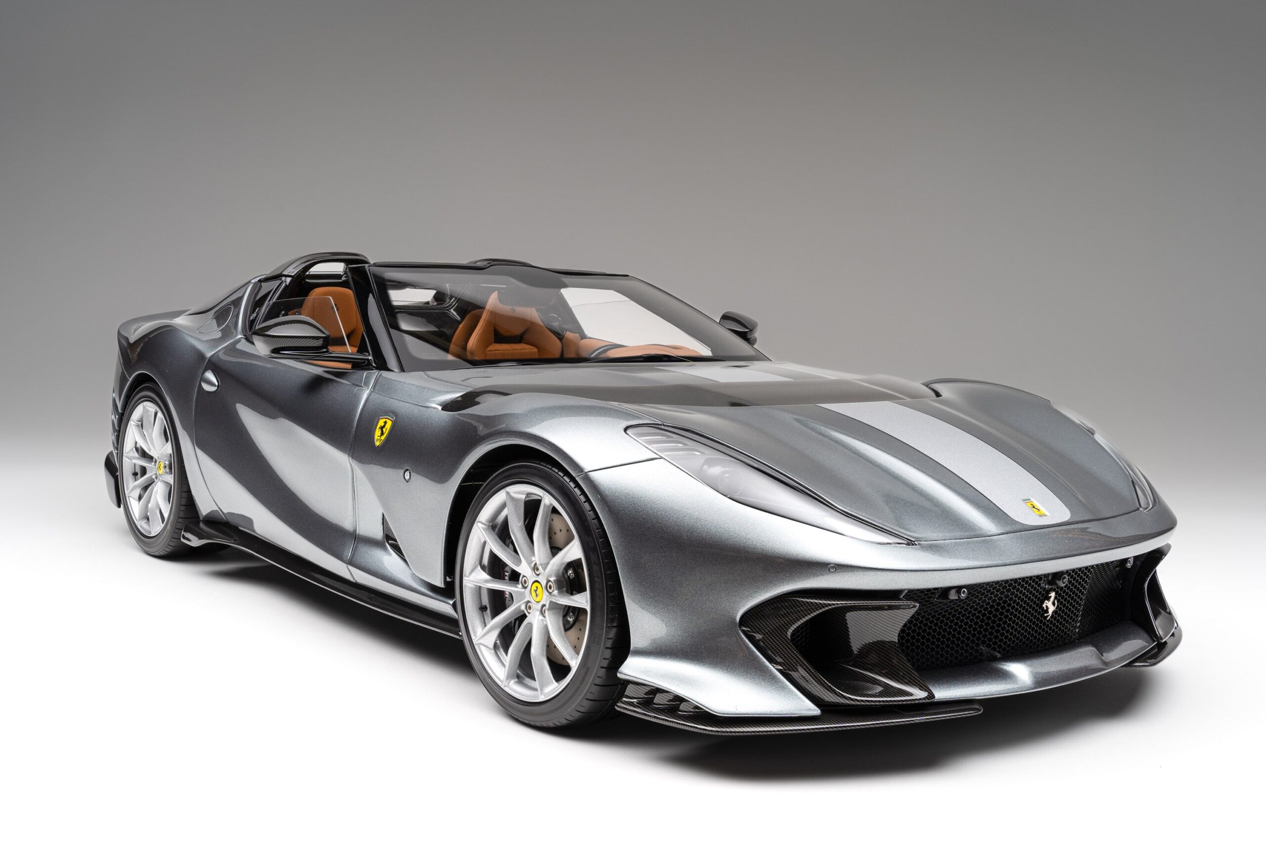 Amalgam Ferrari 812 Competizione & Competizione A Tailor Made | 1:8 - Image 10