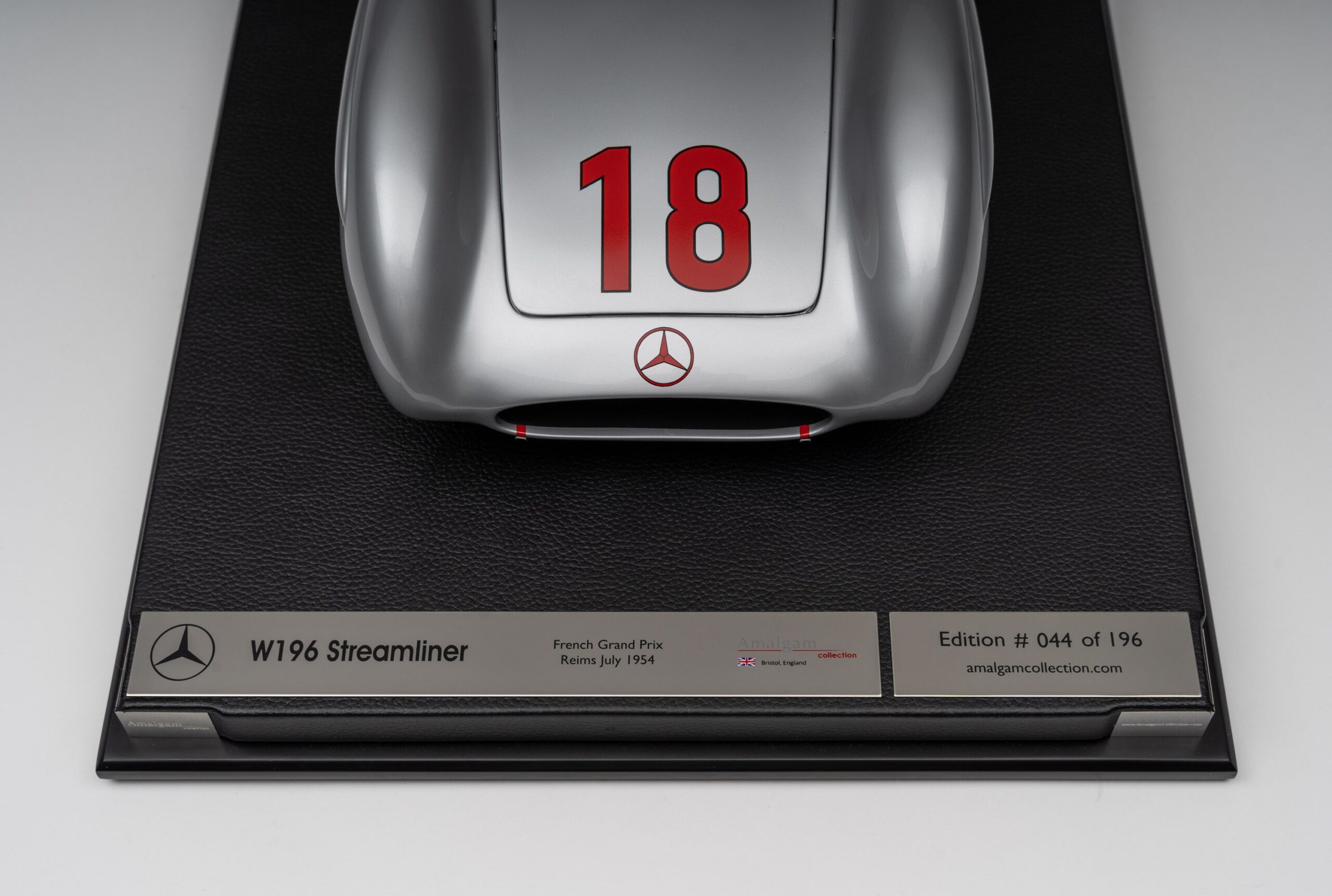 Amalgam Mercedes-Benz W196 Streamliner 1954 French Grand Prix Winner - Silber | 1:8 - Image 16