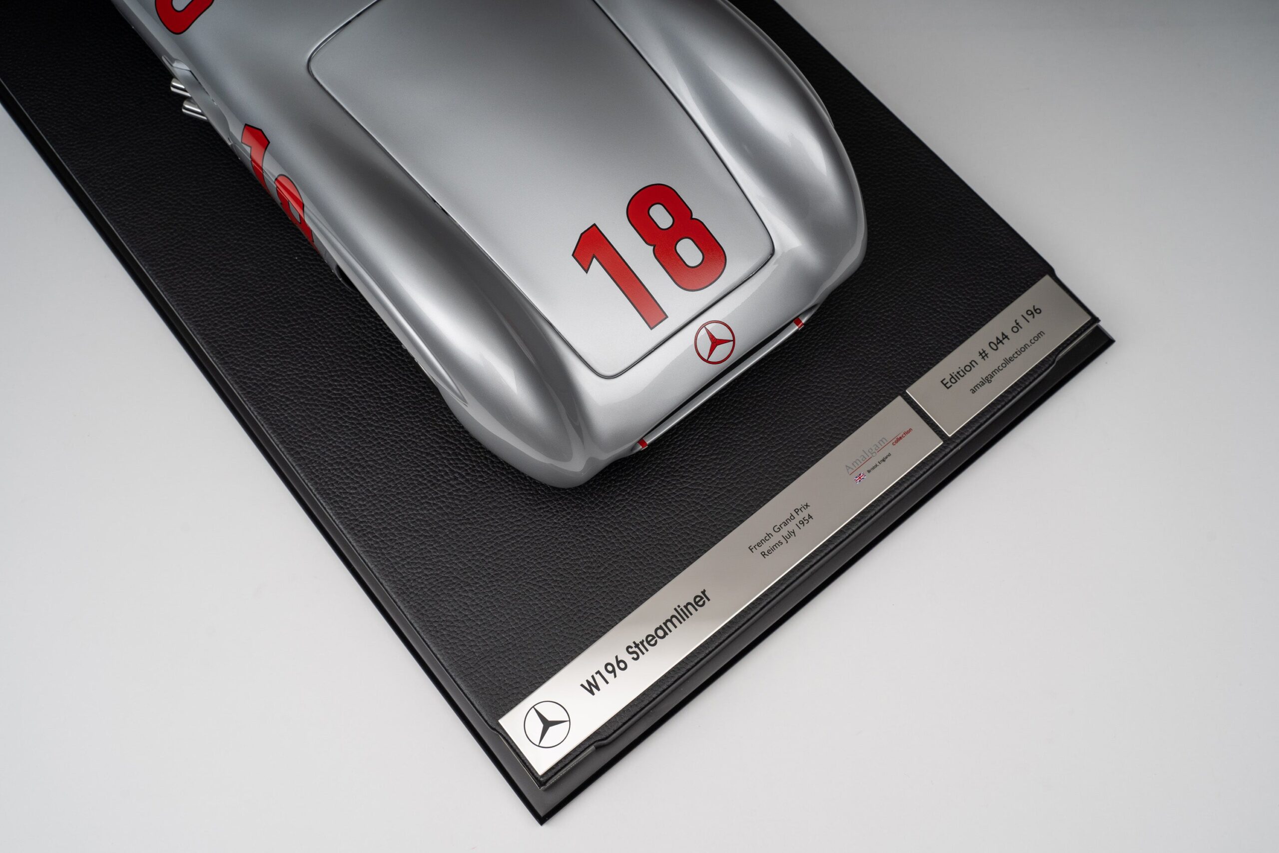 Amalgam Mercedes-Benz W196 Streamliner 1954 French Grand Prix Winner - Silber | 1:8 - Image 17