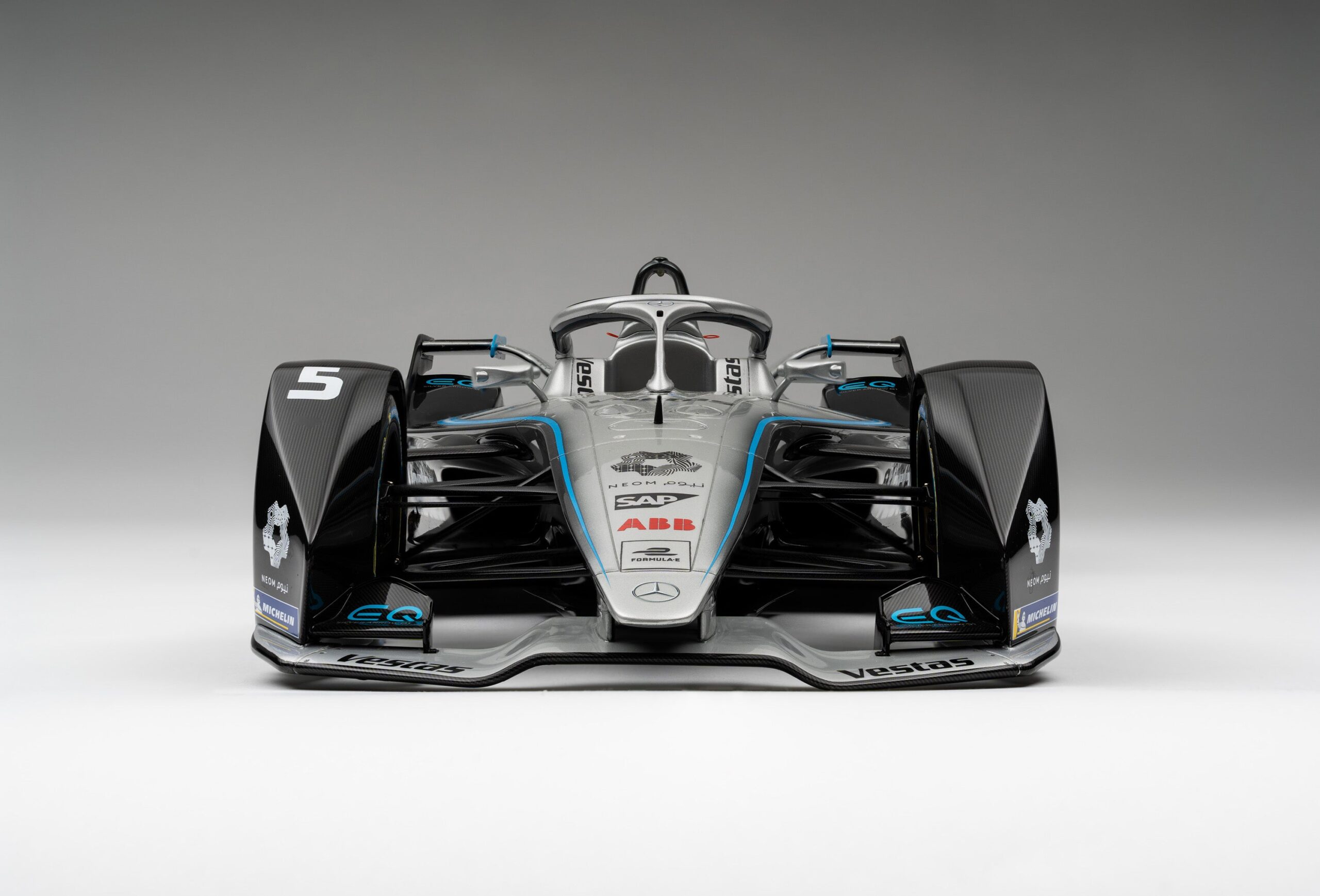 Amalgam Mercedes-Benz EQ Silver Arrow 01 Gen2 Season 6 (2019) - Silber | 1:8 – Bild 5