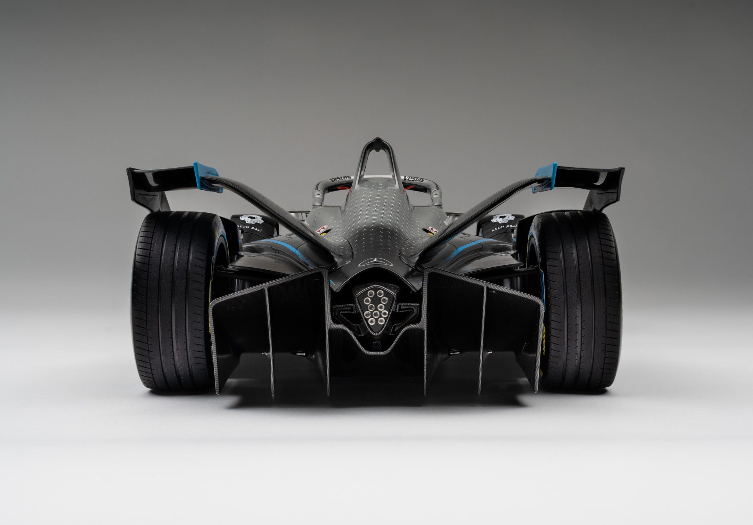 Amalgam Mercedes-Benz EQ Silver Arrow 01 Gen2 Season 6 (2019) - Silber | 1:8 – Bild 6