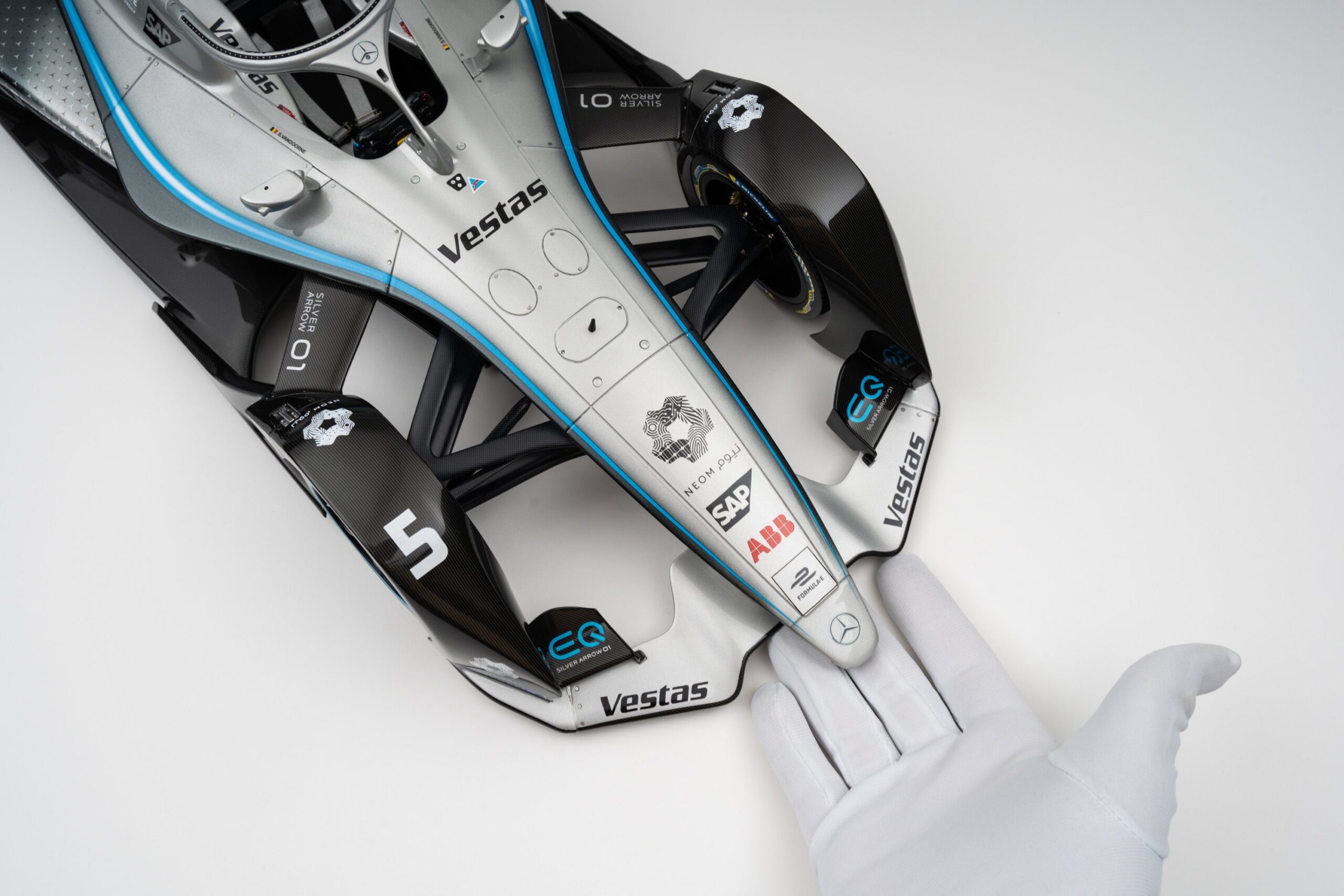 Amalgam Mercedes-Benz EQ Silver Arrow 01 Gen2 Season 6 (2019) - Silber | 1:8 – Bild 3