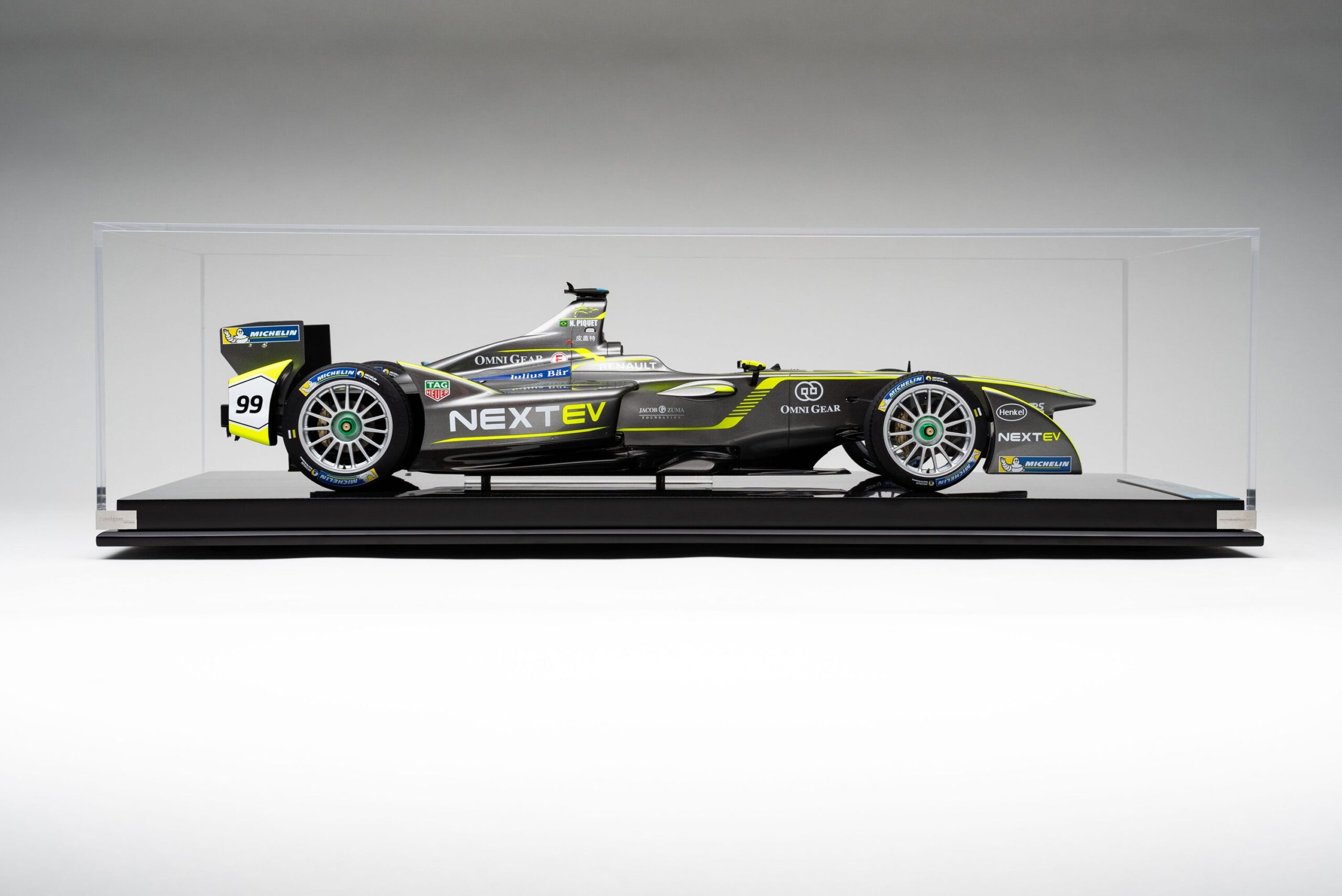 Amalgam Spark-Renault SRT_01E NEXTEV TCR - 2015 London ePrix - Piquet Jr. | 1:8 – Bild 6
