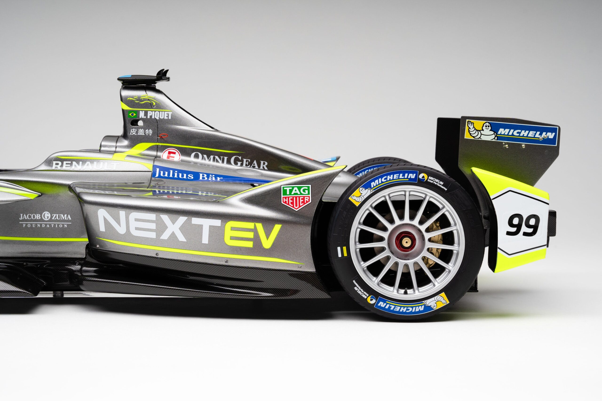 Amalgam Spark-Renault SRT_01E NEXTEV TCR - 2015 London ePrix - Piquet Jr. | 1:8 – Bild 11
