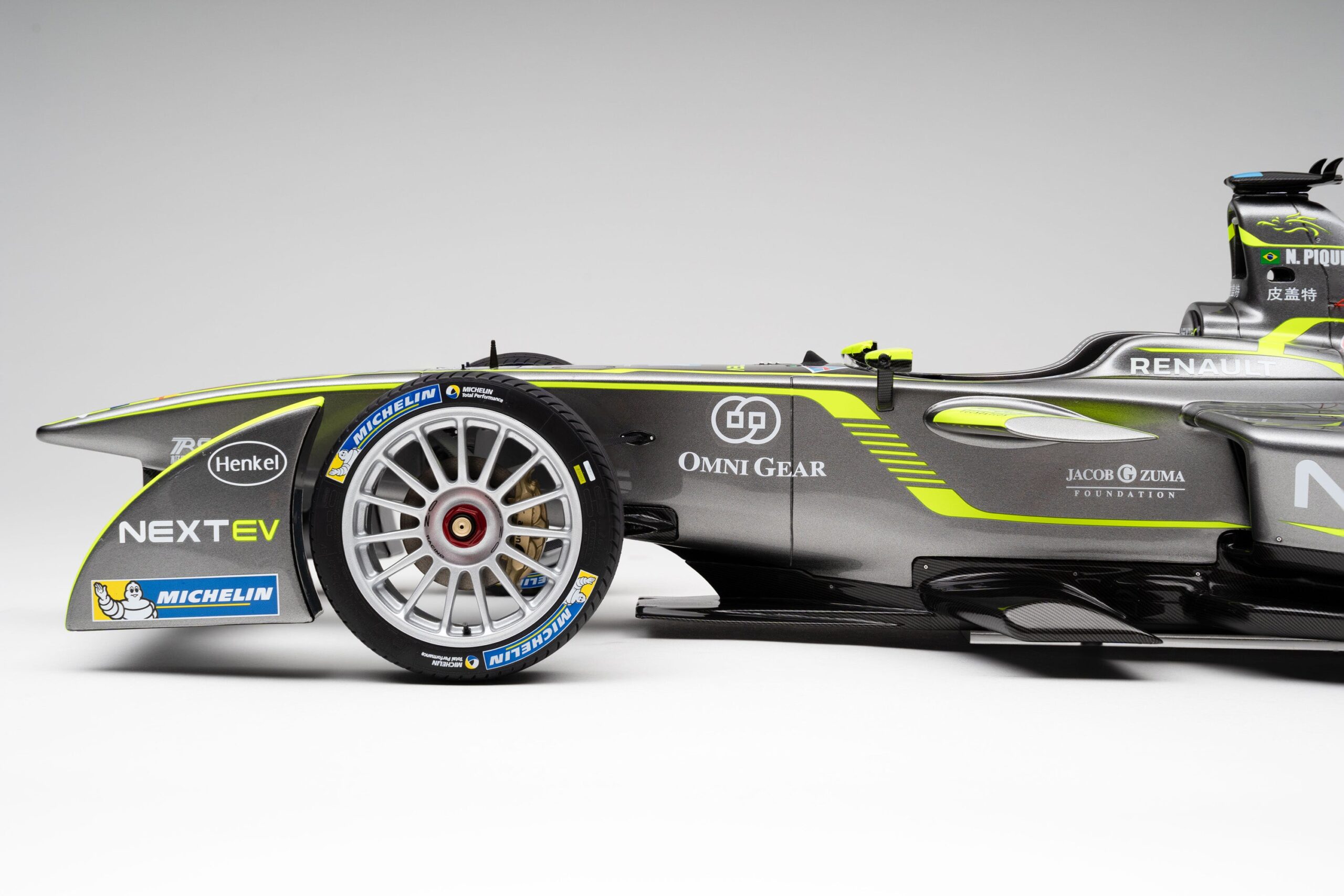 Amalgam Spark-Renault SRT_01E NEXTEV TCR - 2015 London ePrix - Piquet Jr. | 1:8 – Bild 9