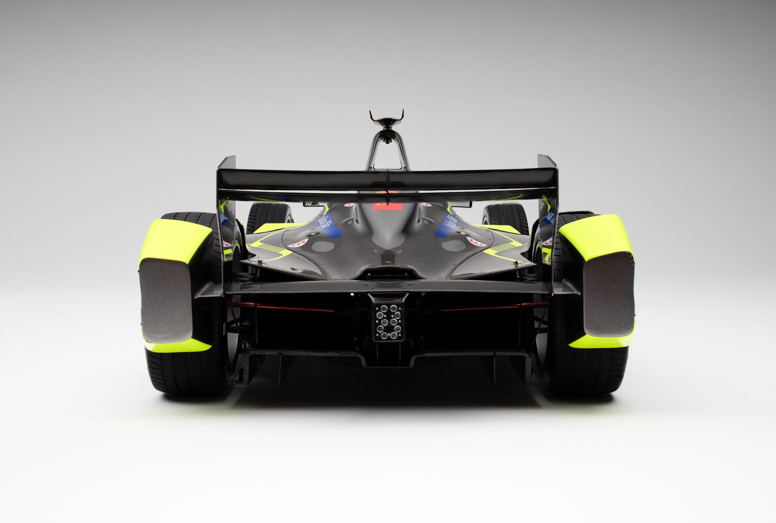 Amalgam Spark-Renault SRT_01E NEXTEV TCR - 2015 London ePrix - Piquet Jr. | 1:8 – Bild 5