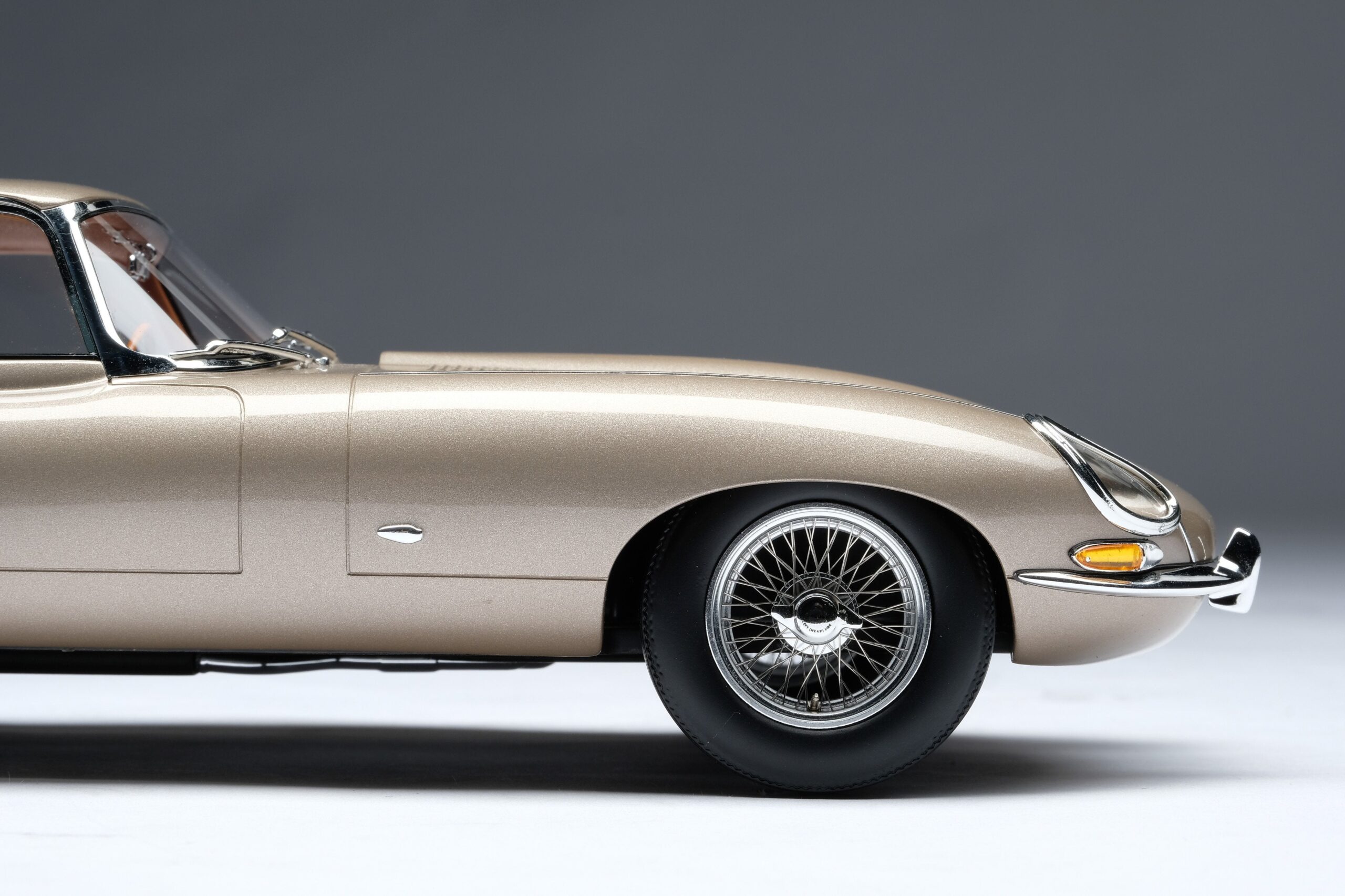 Amalgam Jaguar E-type Coupe | 1:18 – Bild 11
