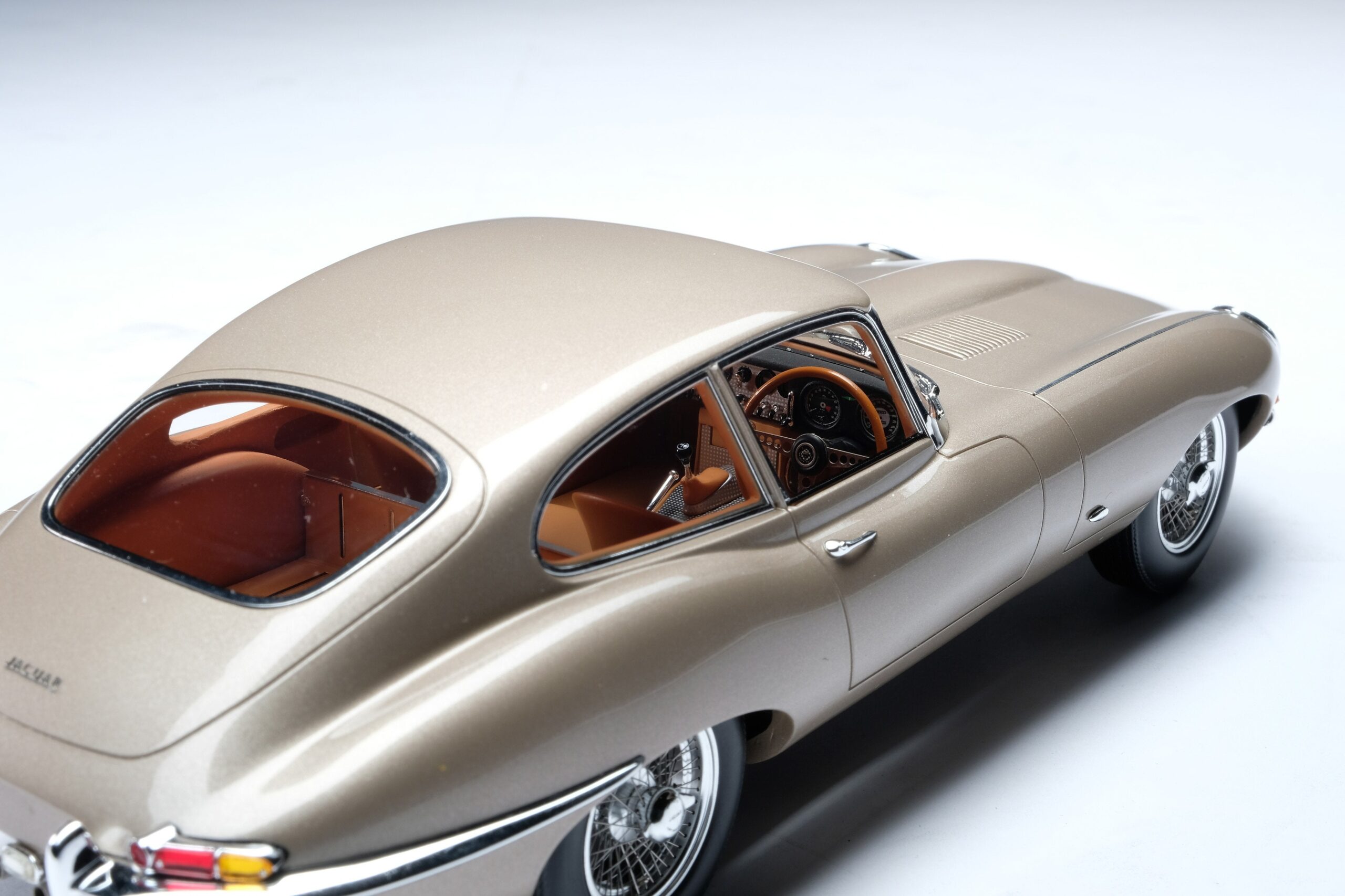 Amalgam Jaguar E-type Coupe | 1:18 – Bild 13
