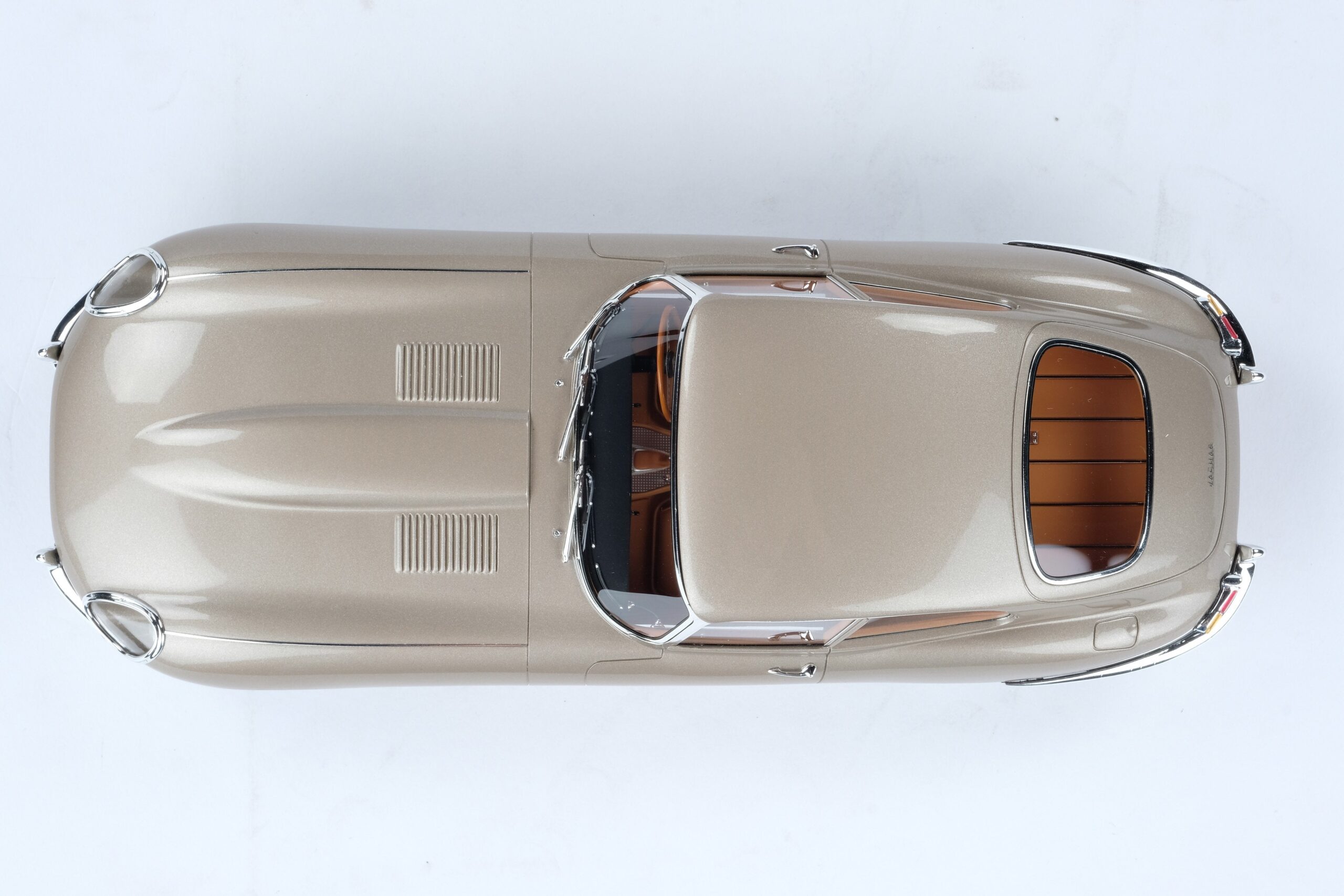 Amalgam Jaguar E-type Coupe | 1:18 – Bild 9