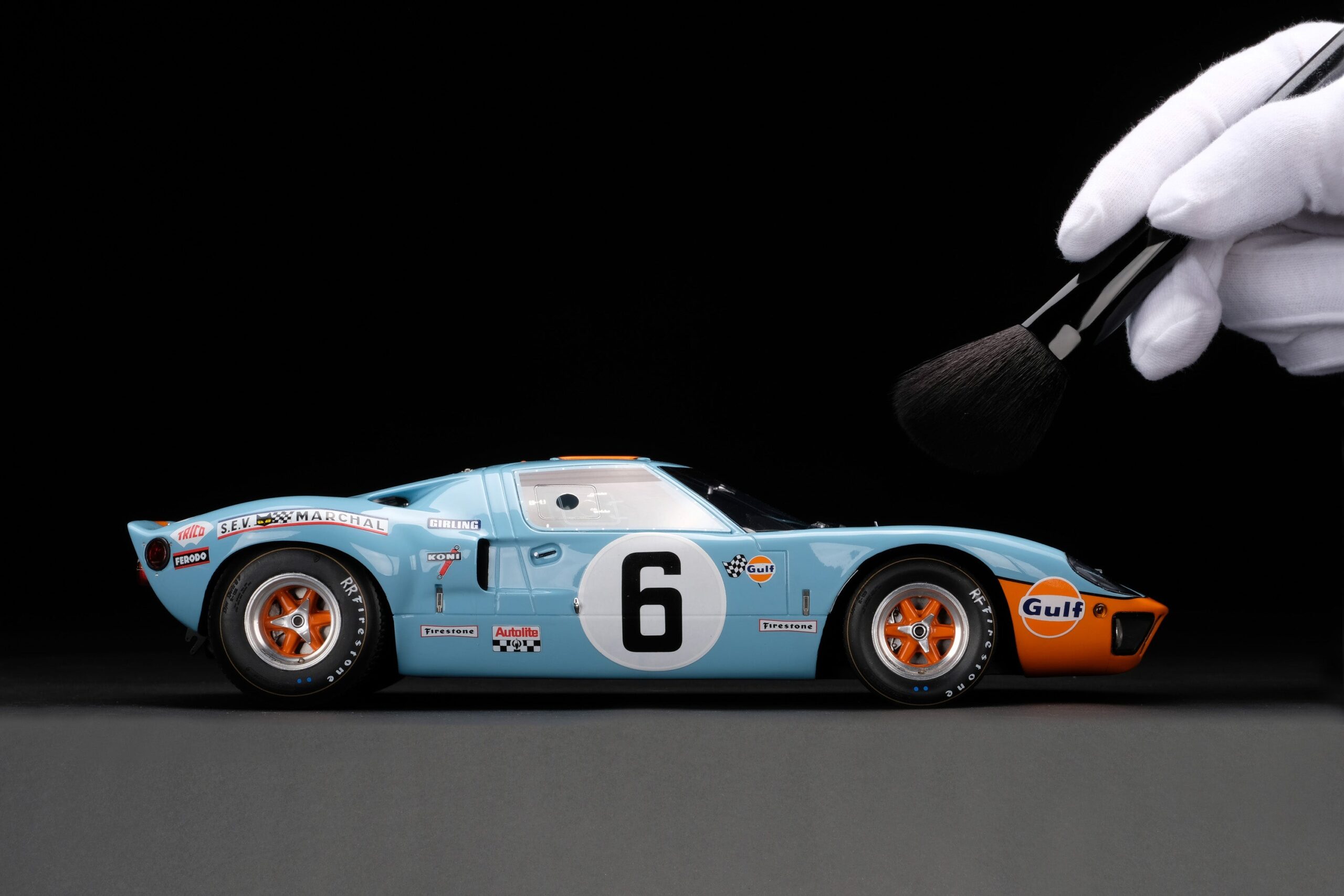Amalgam Ford GT40 1969 Le Mans Winner - Hellblau/Orange | 1:18 – Bild 3