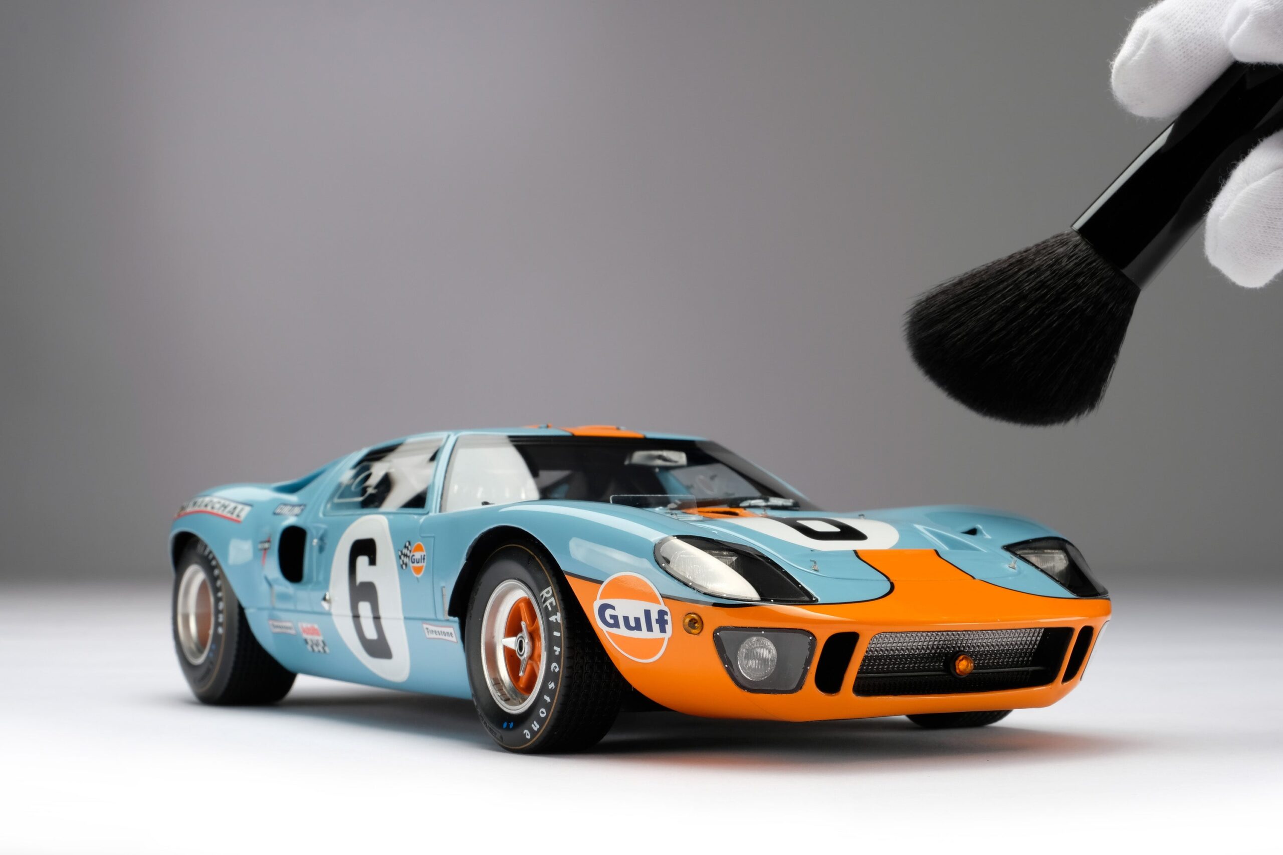Amalgam Ford GT40 1969 Le Mans Winner - Hellblau/Orange | 1:18 – Bild 4