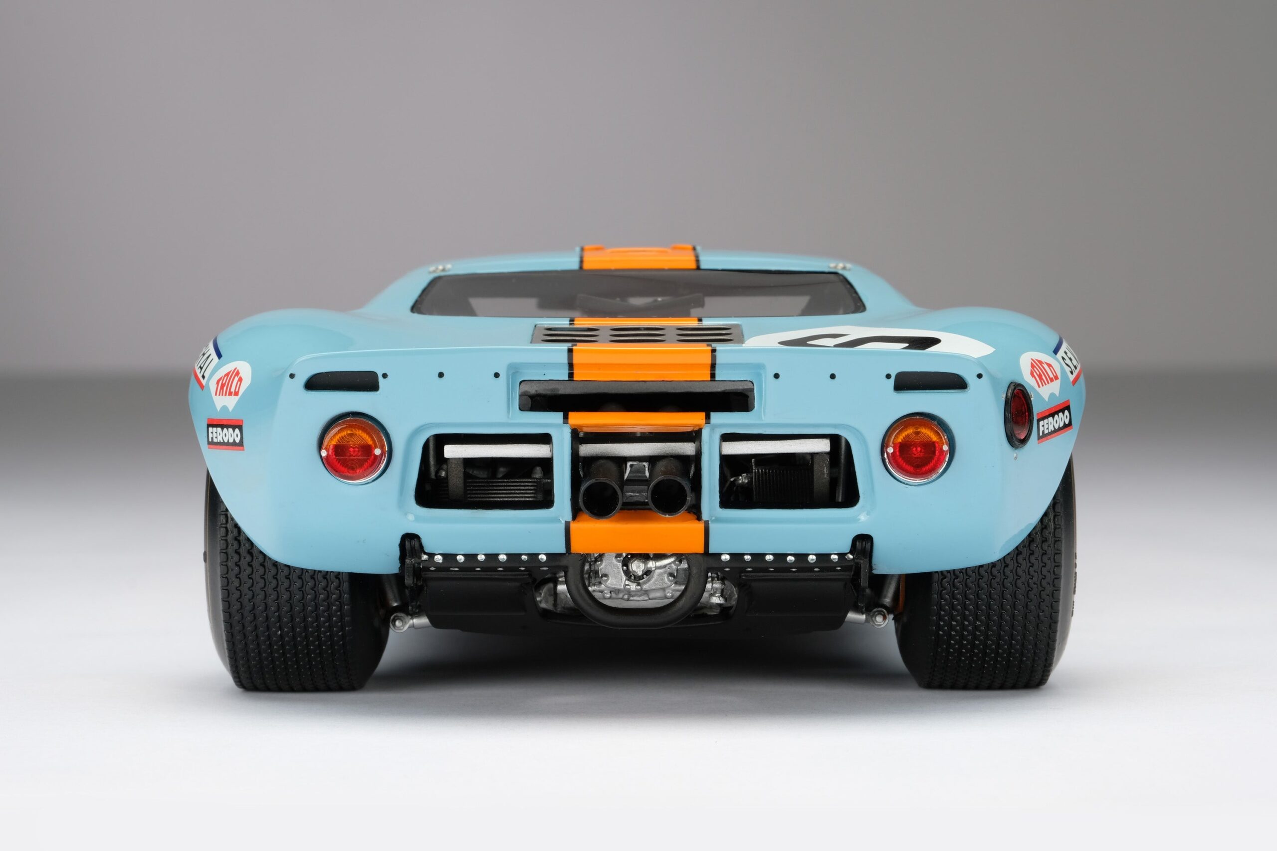 Amalgam Ford GT40 1969 Le Mans Winner - Hellblau/Orange | 1:18 – Bild 8