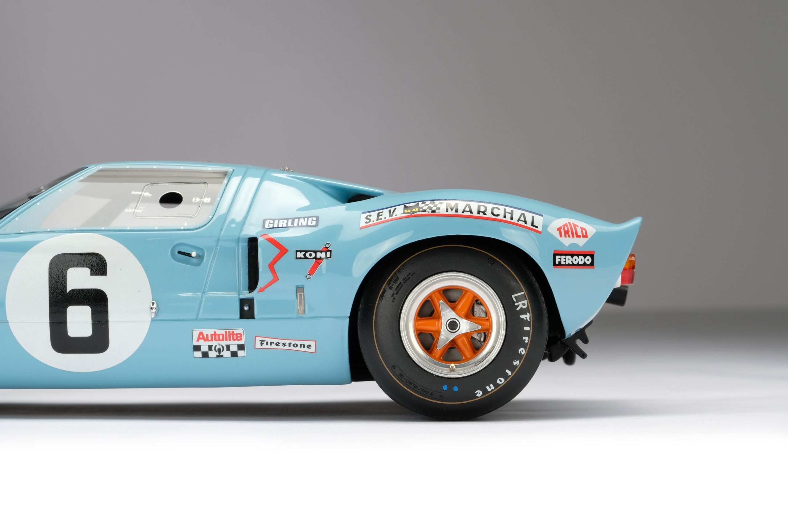 Amalgam Ford GT40 1969 Le Mans Winner - Hellblau/Orange | 1:18 – Bild 14