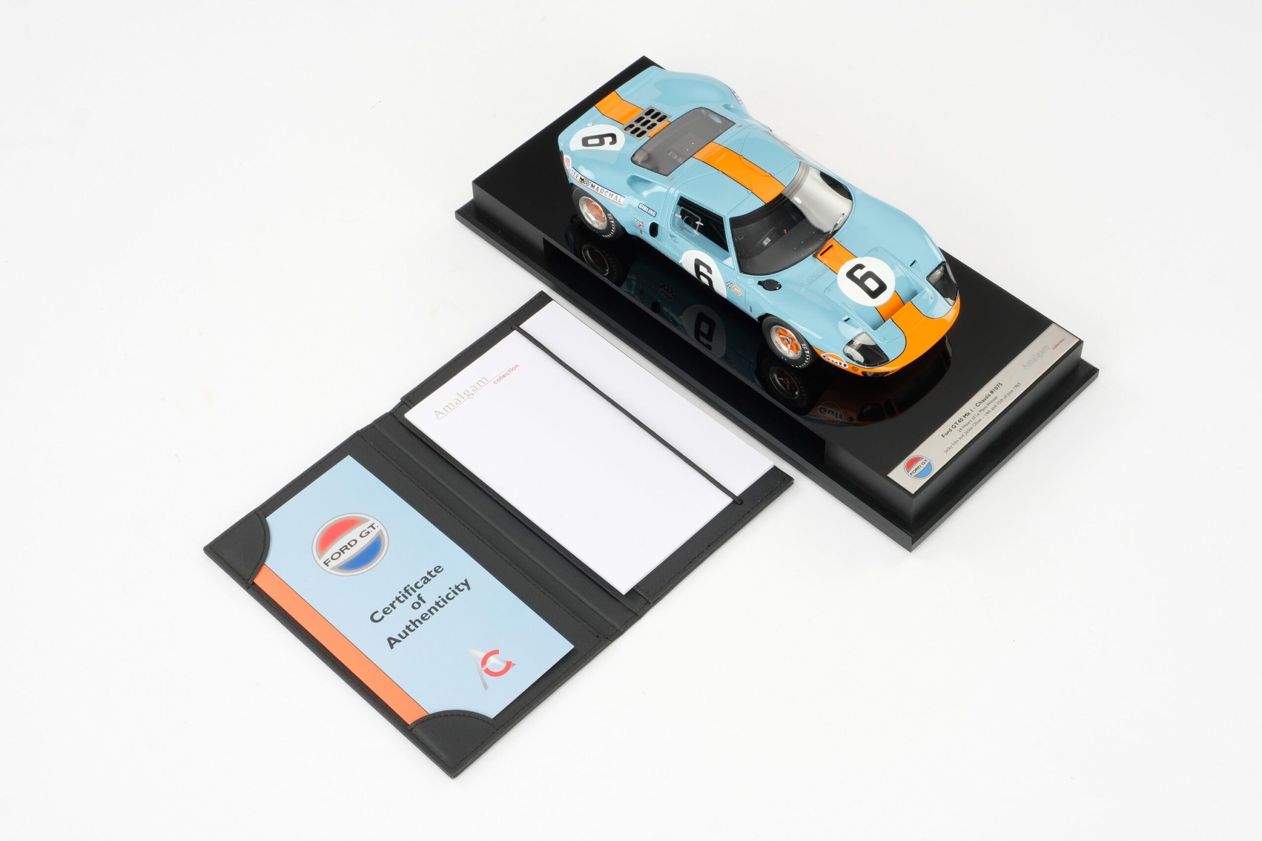 Amalgam Ford GT40 1969 Le Mans Winner - Hellblau/Orange | 1:18 – Bild 19