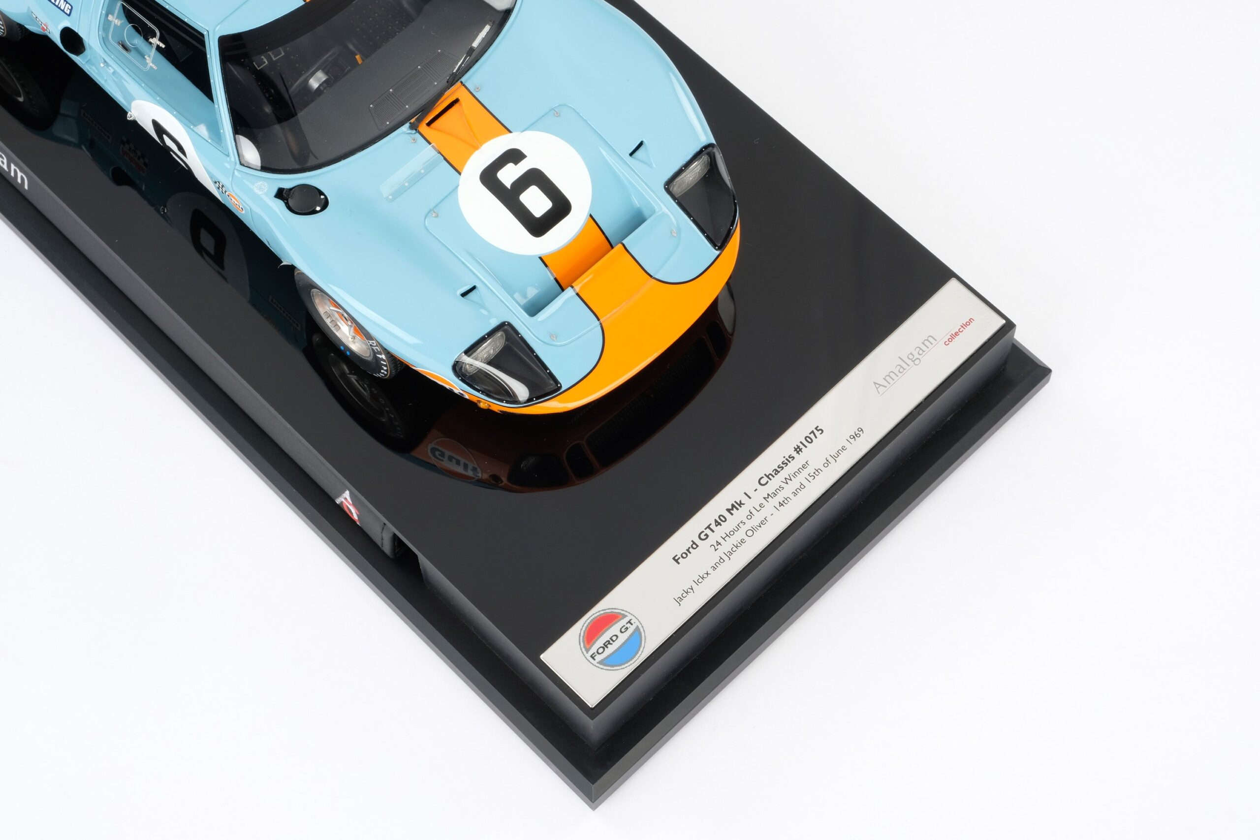 Amalgam Ford GT40 1969 Le Mans Winner - Hellblau/Orange | 1:18 – Bild 20