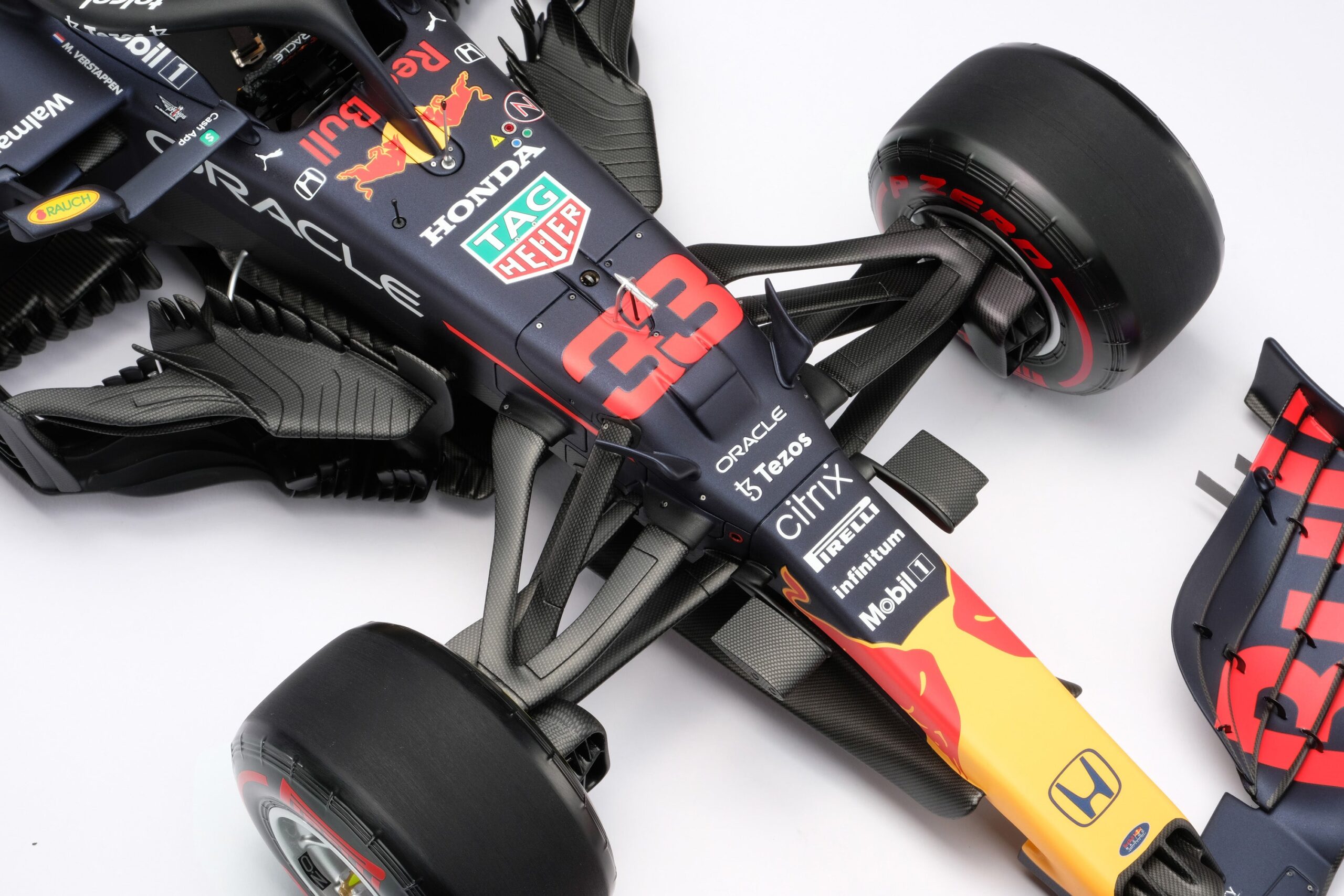 Amalgam Red Bull Racing Honda RB16B 2021 Abu Dhabi Grand Prix | 1:8 - Immagine 23