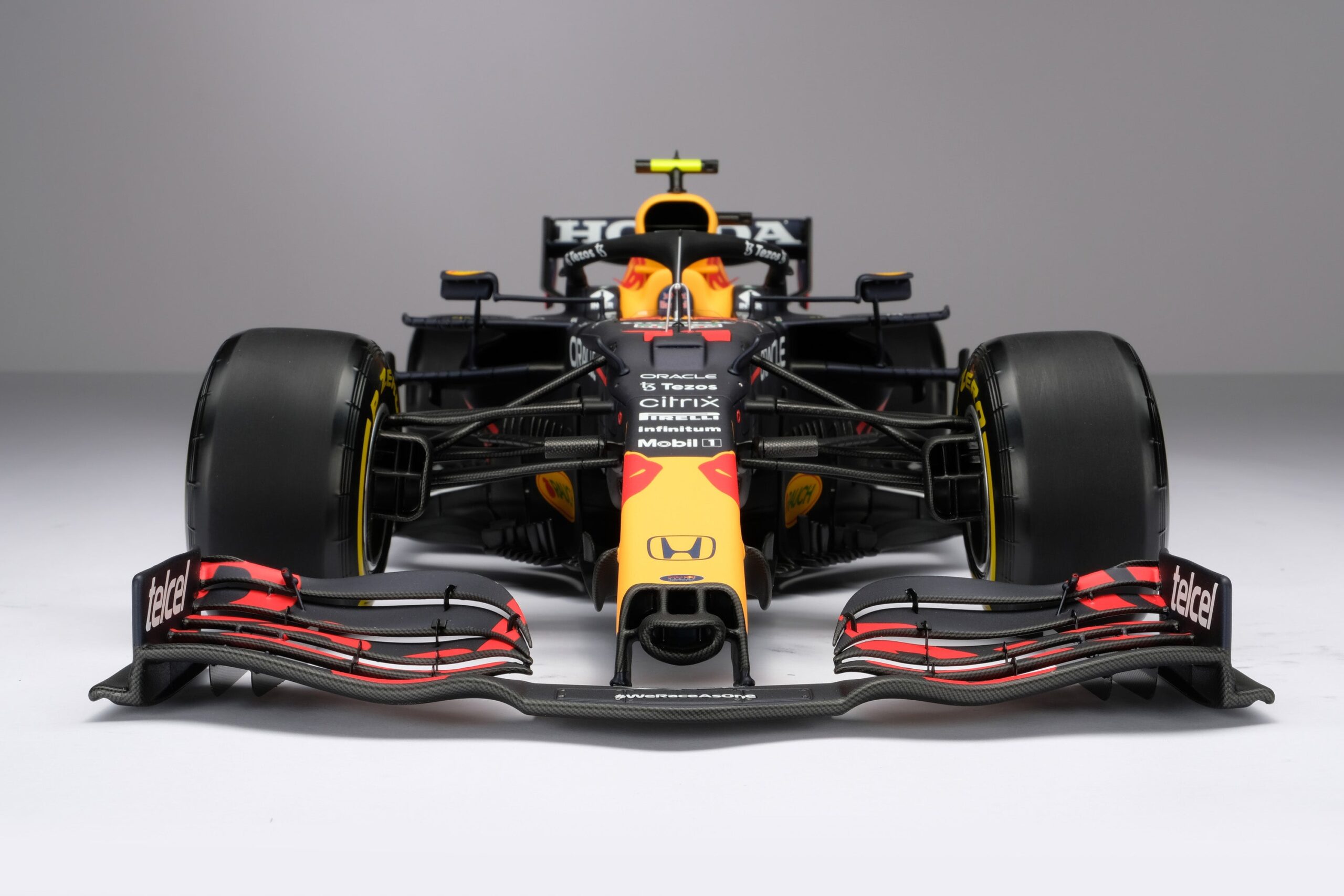 Amalgam Red Bull Racing Honda RB16B 2021 Abu Dhabi Grand Prix | 1:8 - Immagine 4