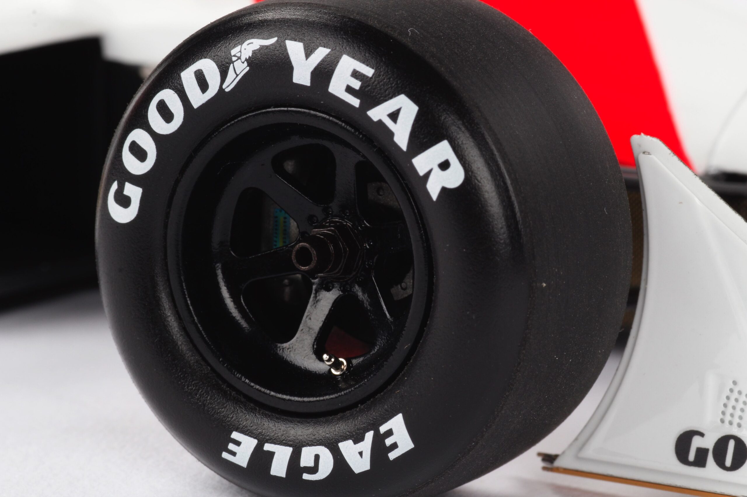 Amalgam McLaren MP4/4 1988 Japanese GP Ayrton Senna - Weiß / Rot | 1:18 - Image 14