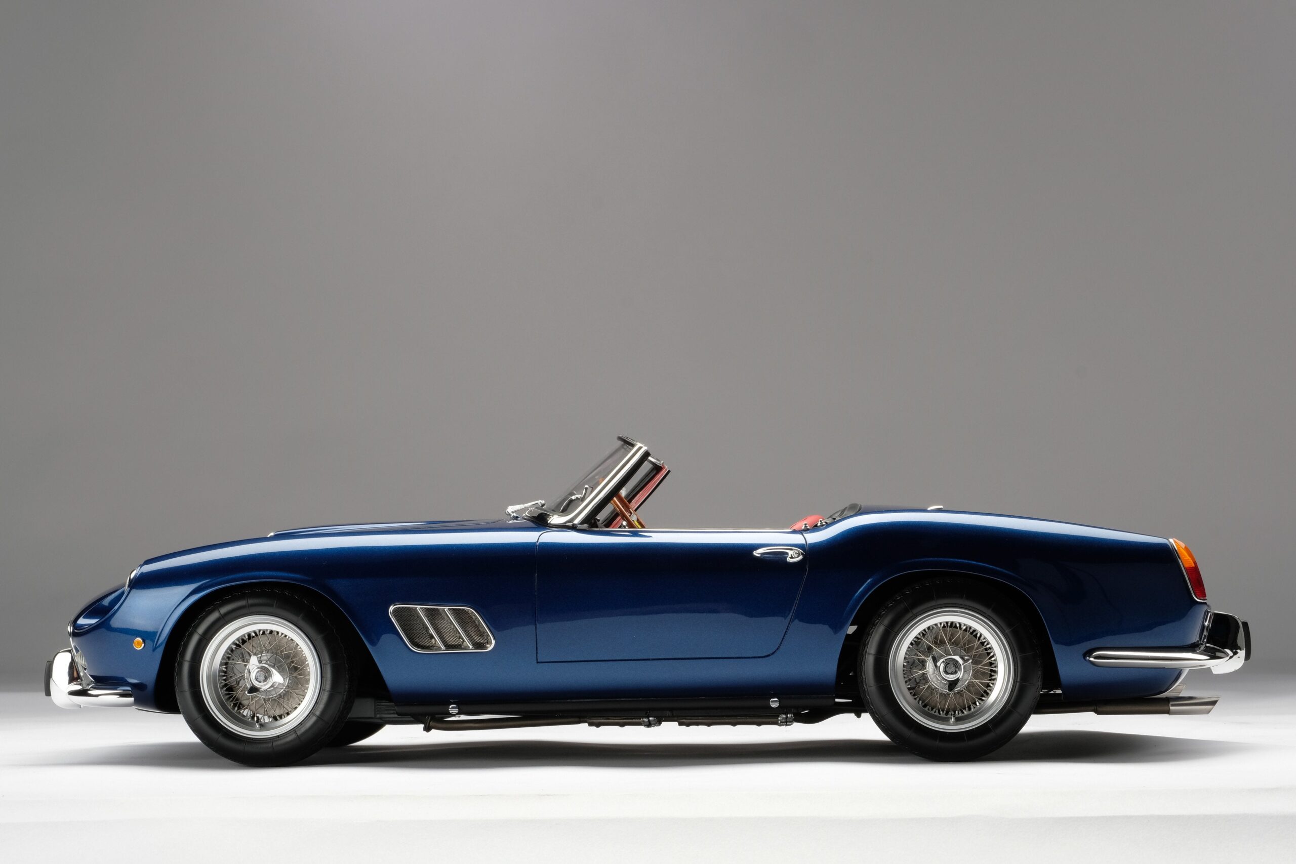 Amalgam Ferrari 250 GT California Spyder SWB (1960) - Blau | 1:8 - Image 12