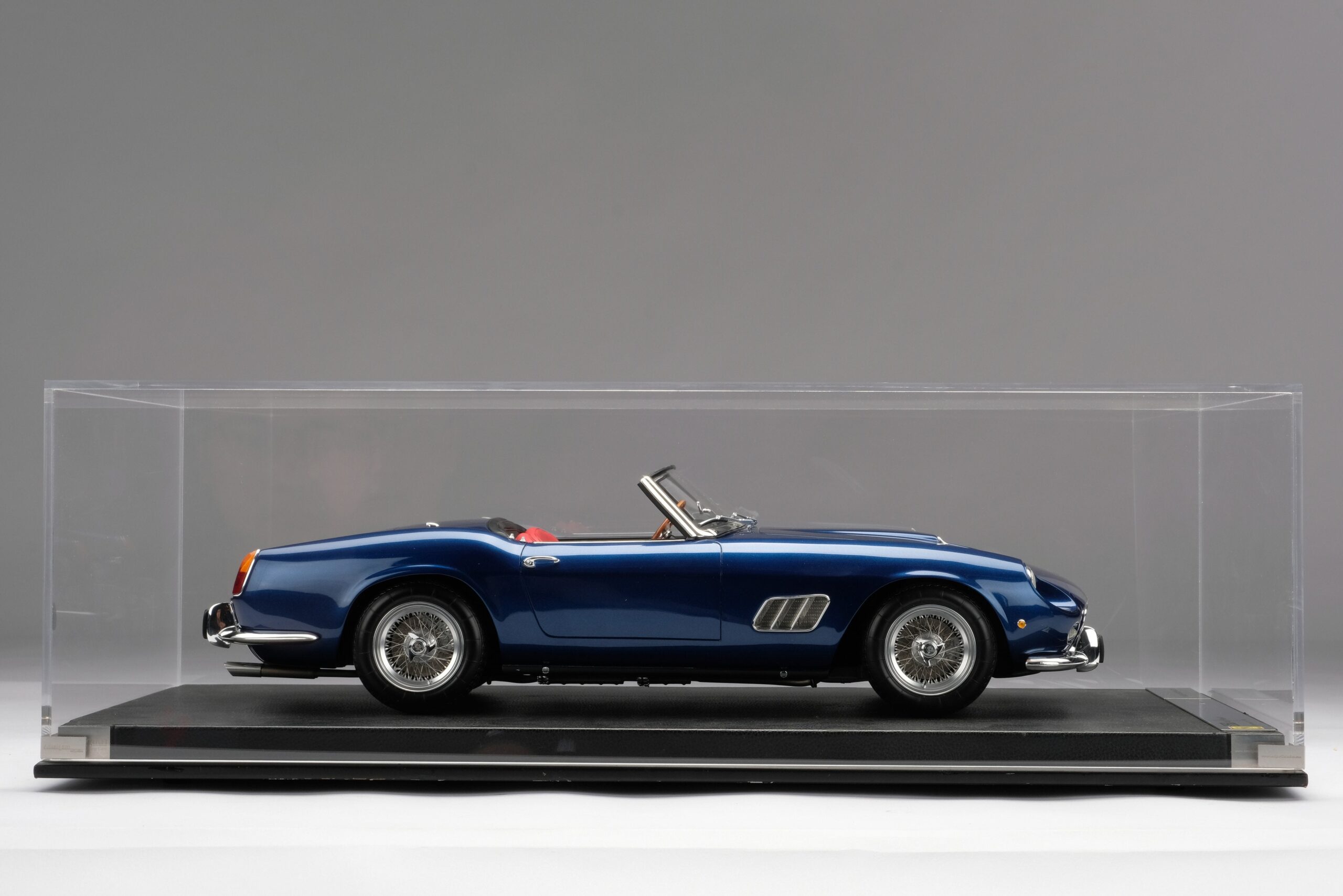 Amalgam Ferrari 250 GT California Spyder SWB (1960) - Blau | 1:8 - Image 3