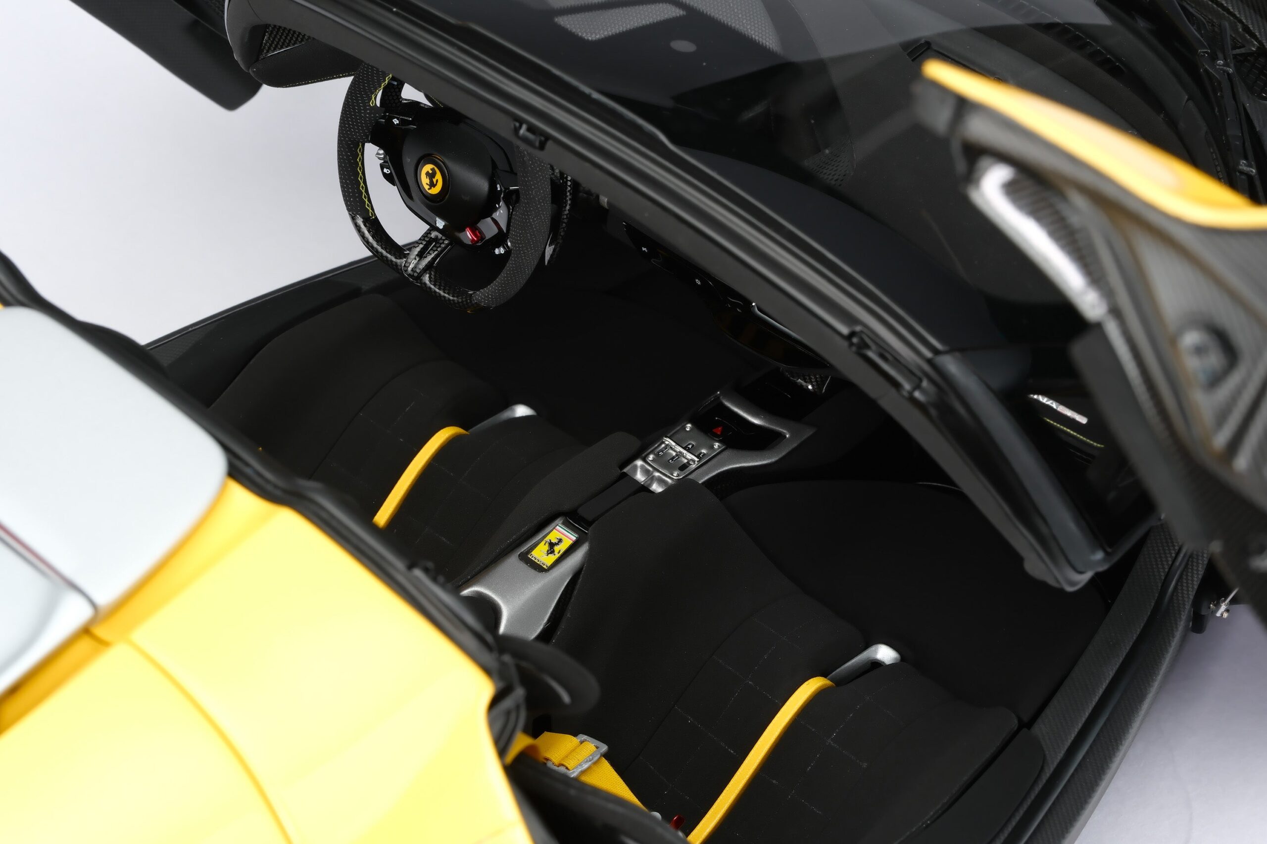 Amalgam Ferrari Daytona SP3 Tailor Made | 1:8 - Image 4