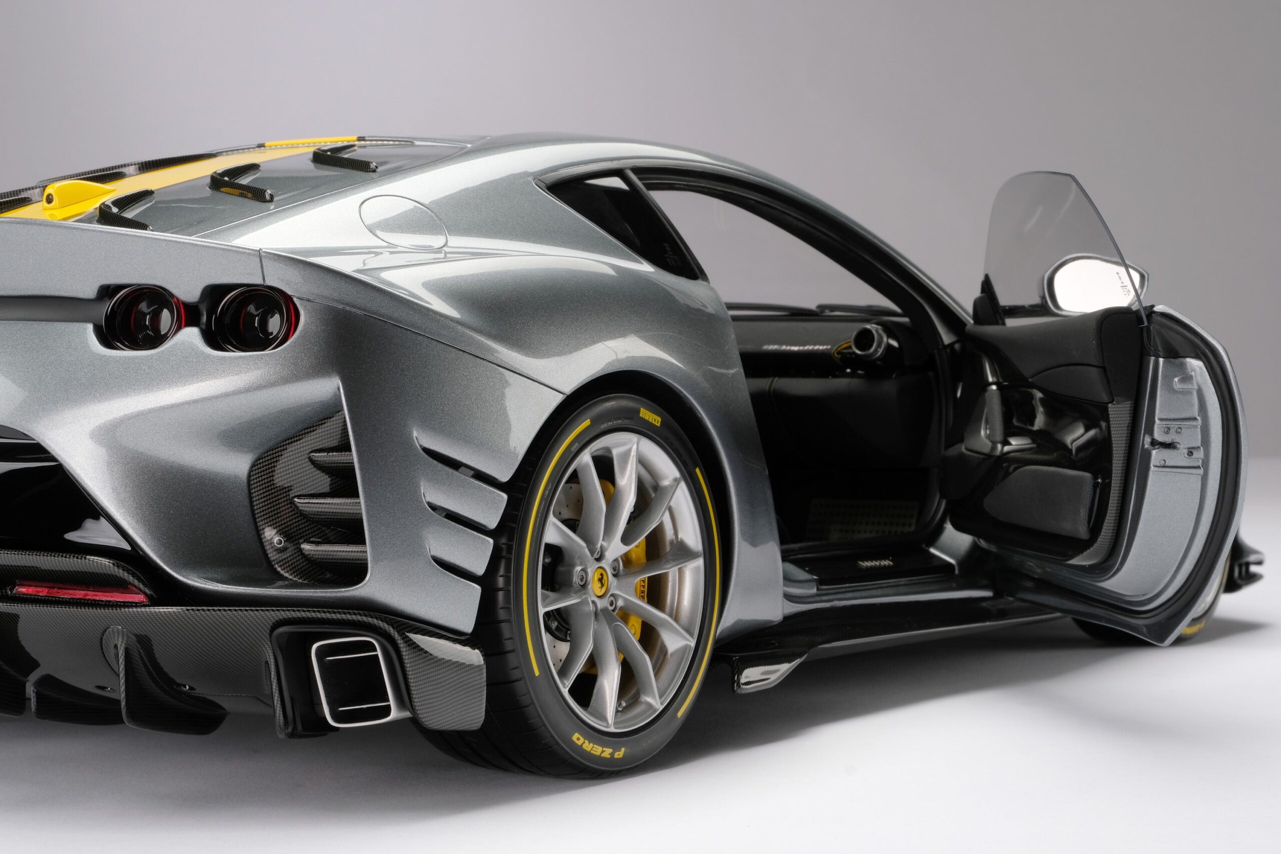 Amalgam Ferrari 812 Competizione (2021) | 1:8 - Image 12