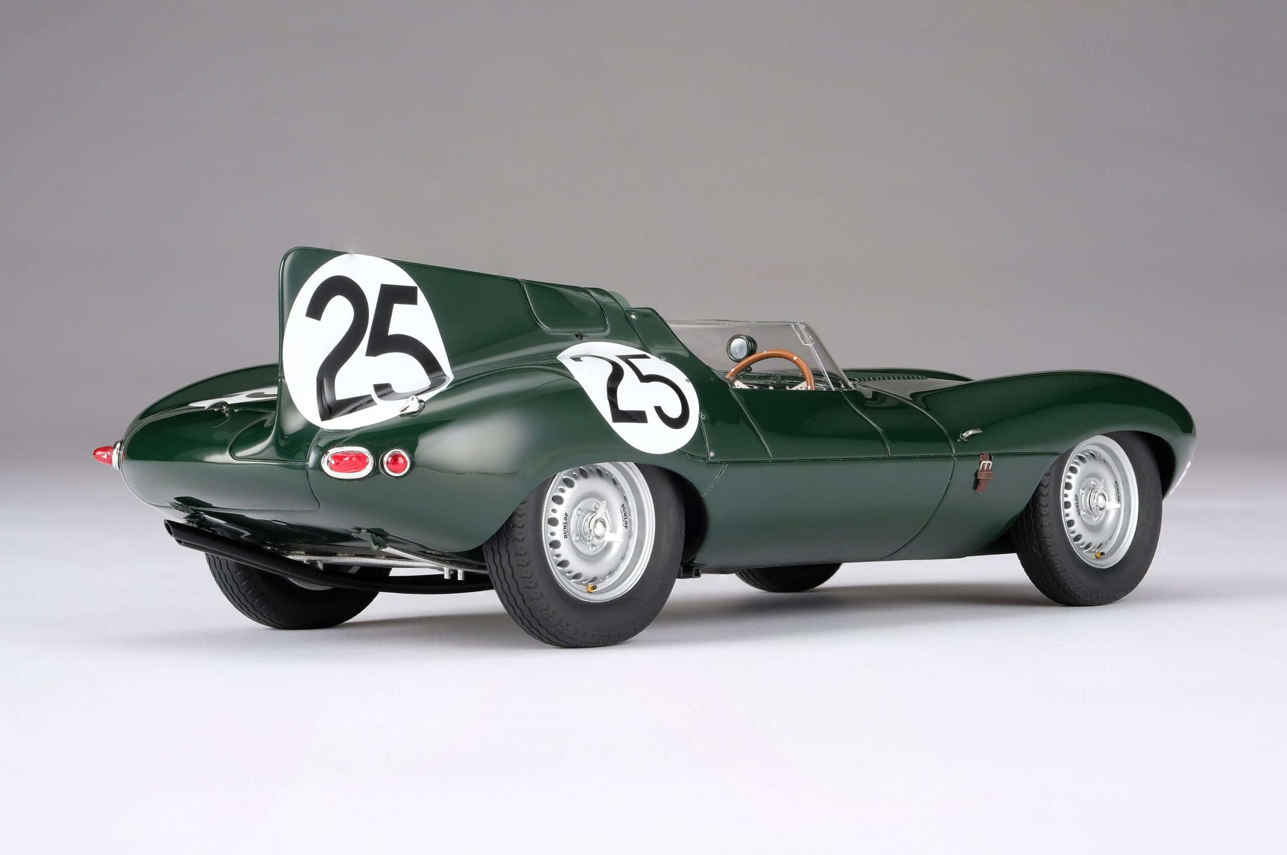 Amalgam Jaguar D-type 1956 Reims Winner - Grün | 1:18 – Bild 12