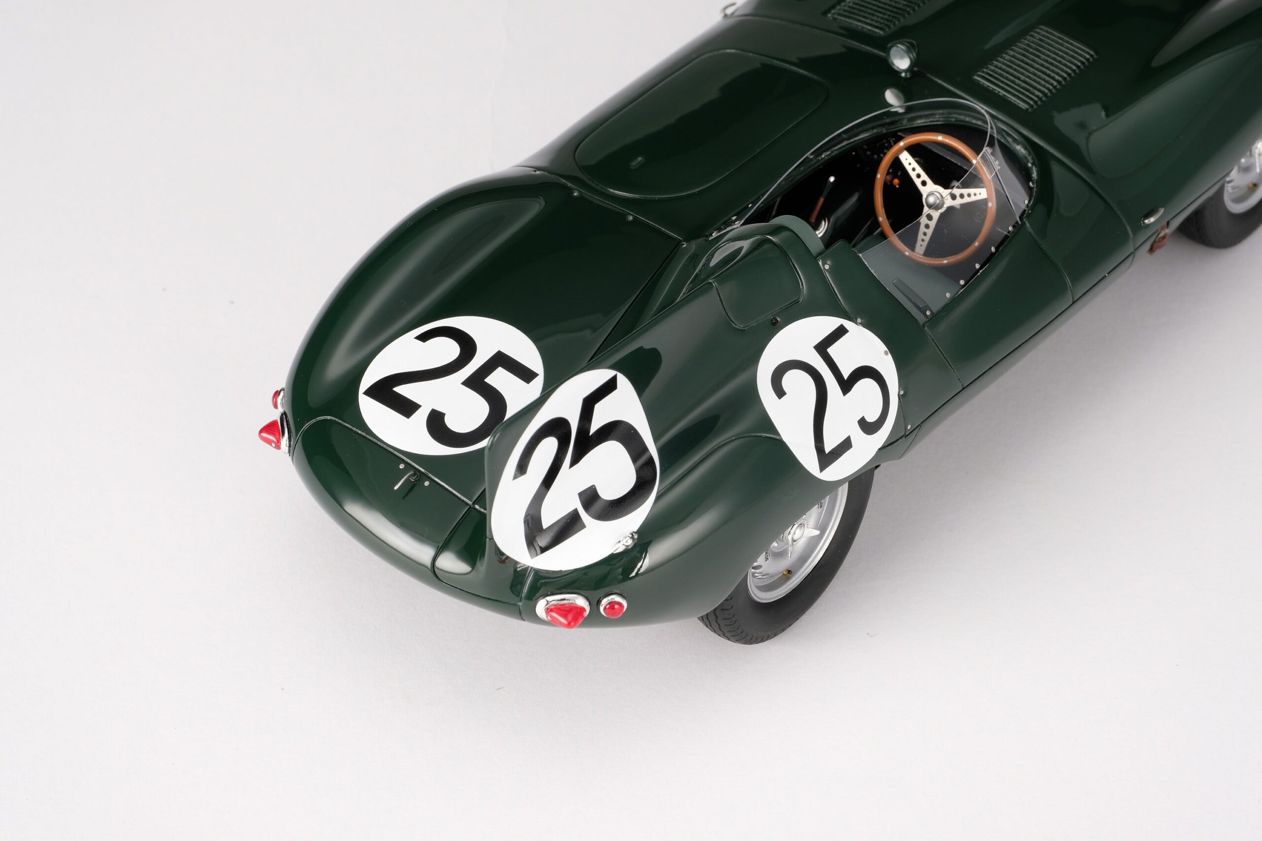 Amalgam Jaguar D-type 1956 Reims Winner - Grün | 1:18 – Bild 6