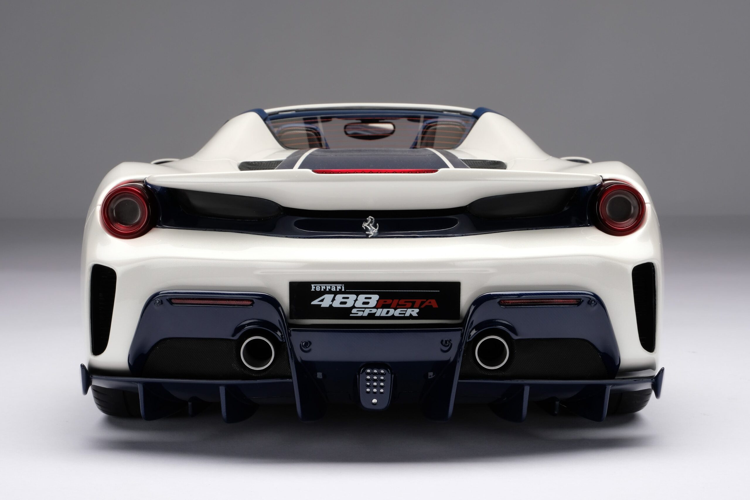 Amalgam Ferrari 488 Pista Spider (2018) - Blau | 1:8 - 画像27